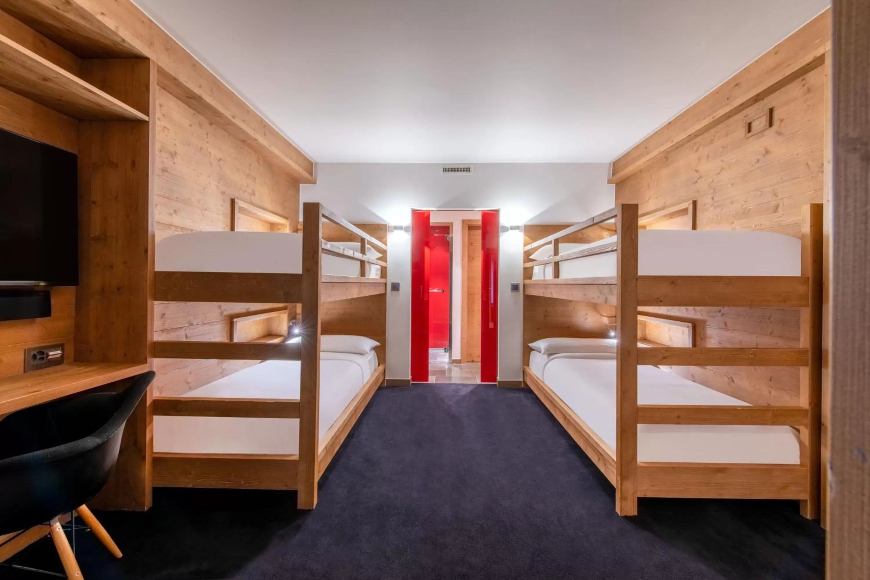 Photo of the whole room, Bed in W Verbier