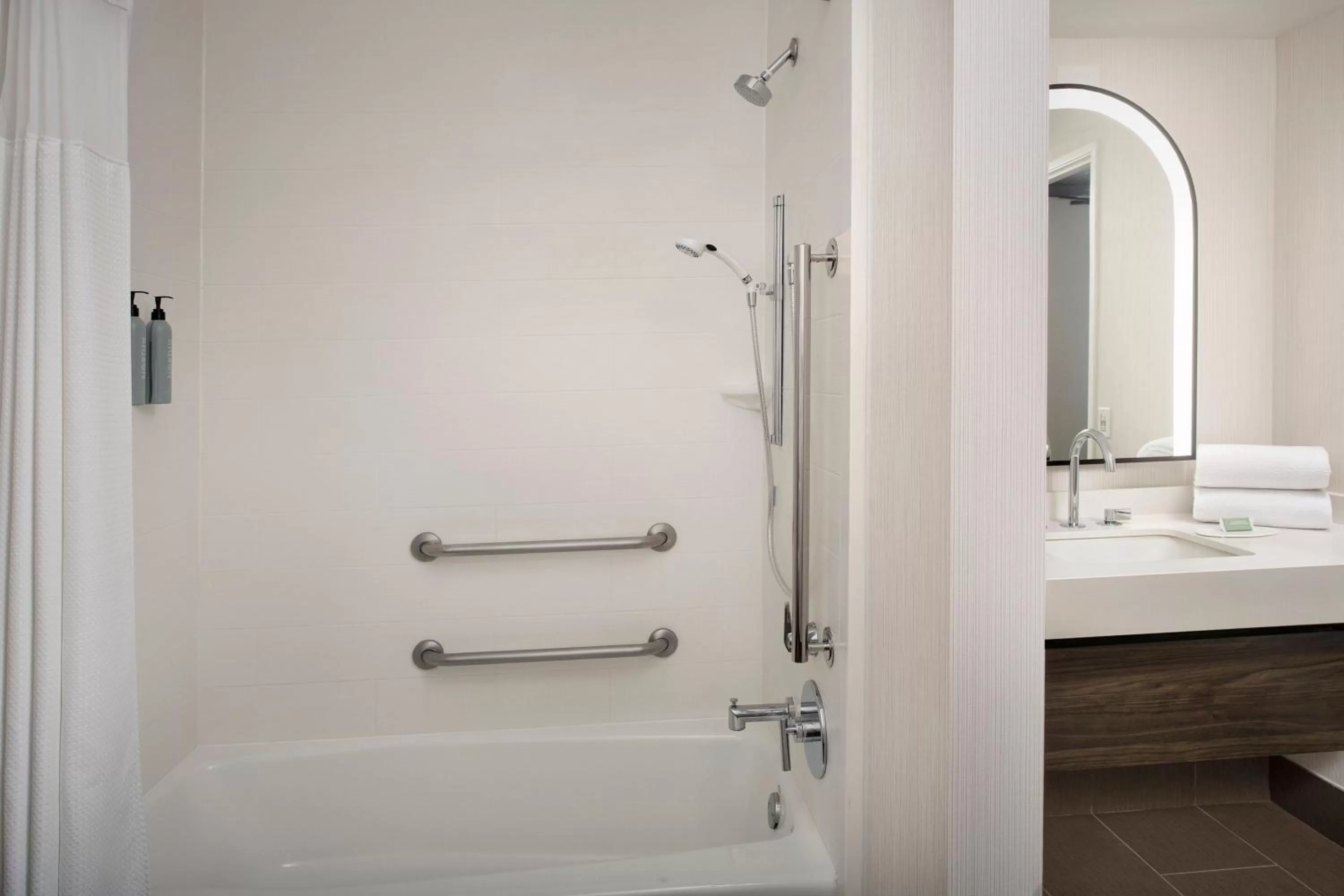 Bathroom in Courtyard by Marriott San Diego Downtown