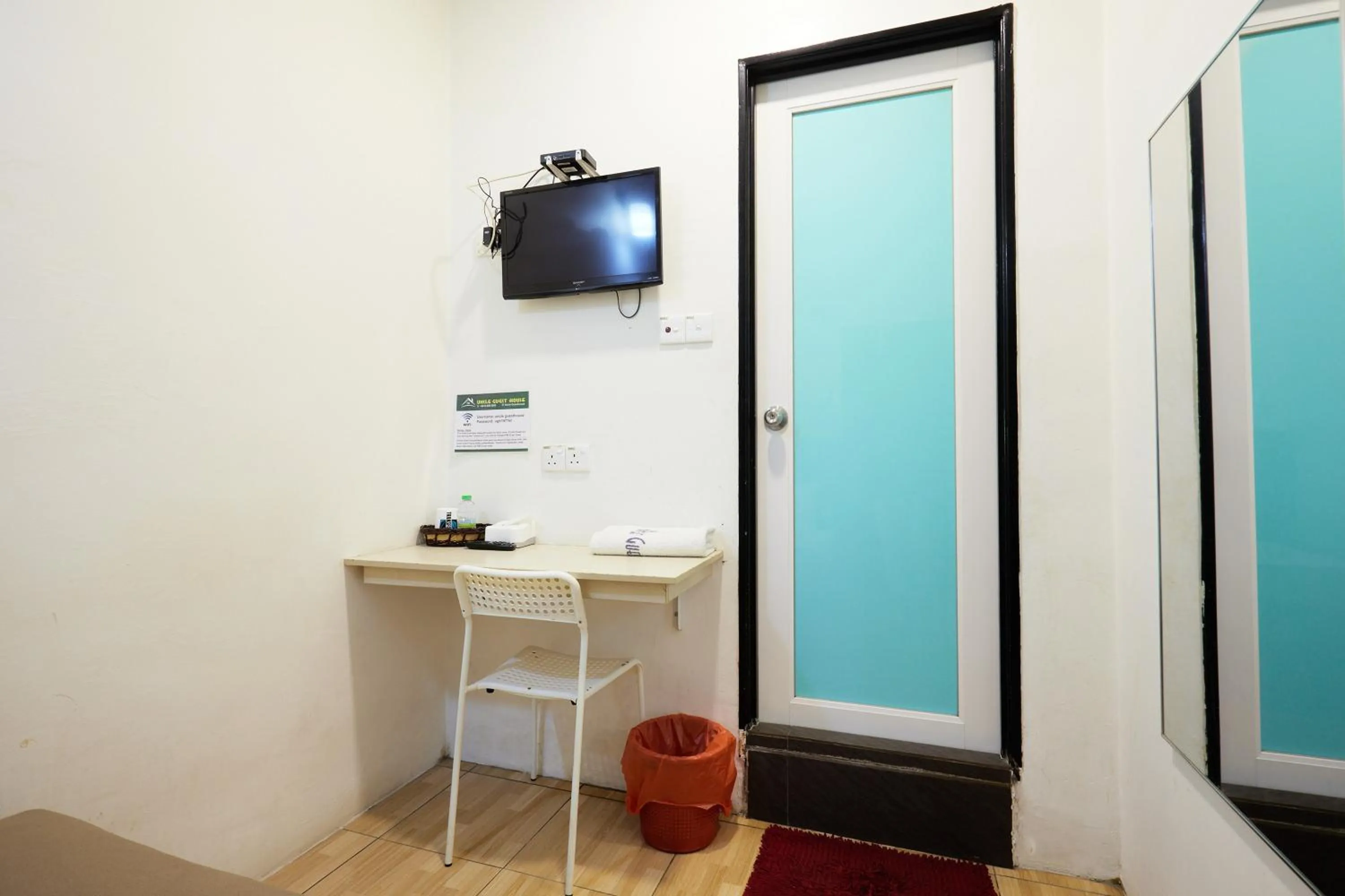 TV and multimedia in Uncle Guesthouse Kuala Terengganu