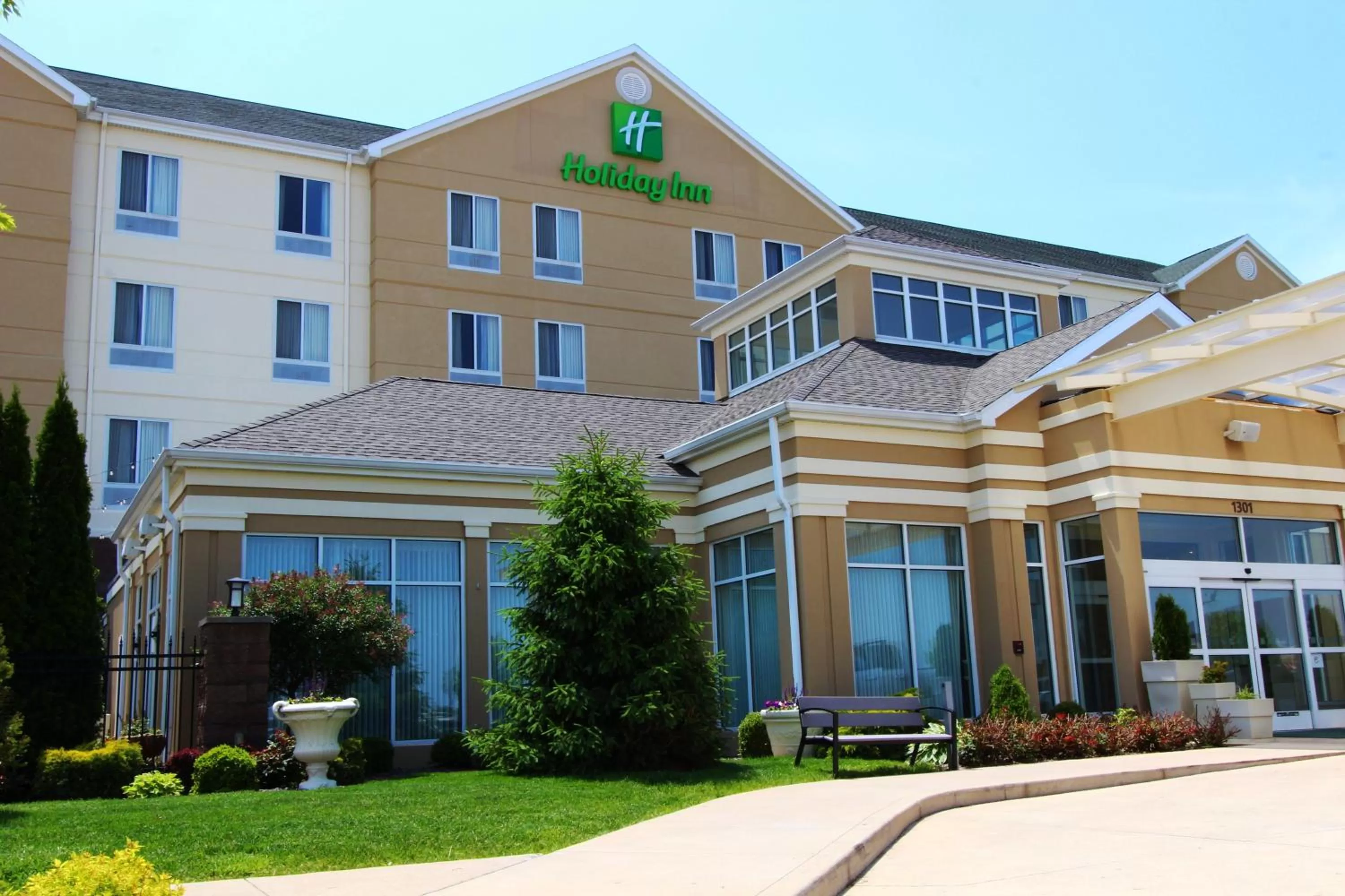 Property building in Holiday Inn Effingham by IHG