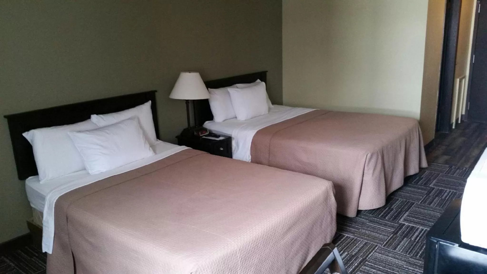 Superior Double Room in Sunlac Inn Devils Lake