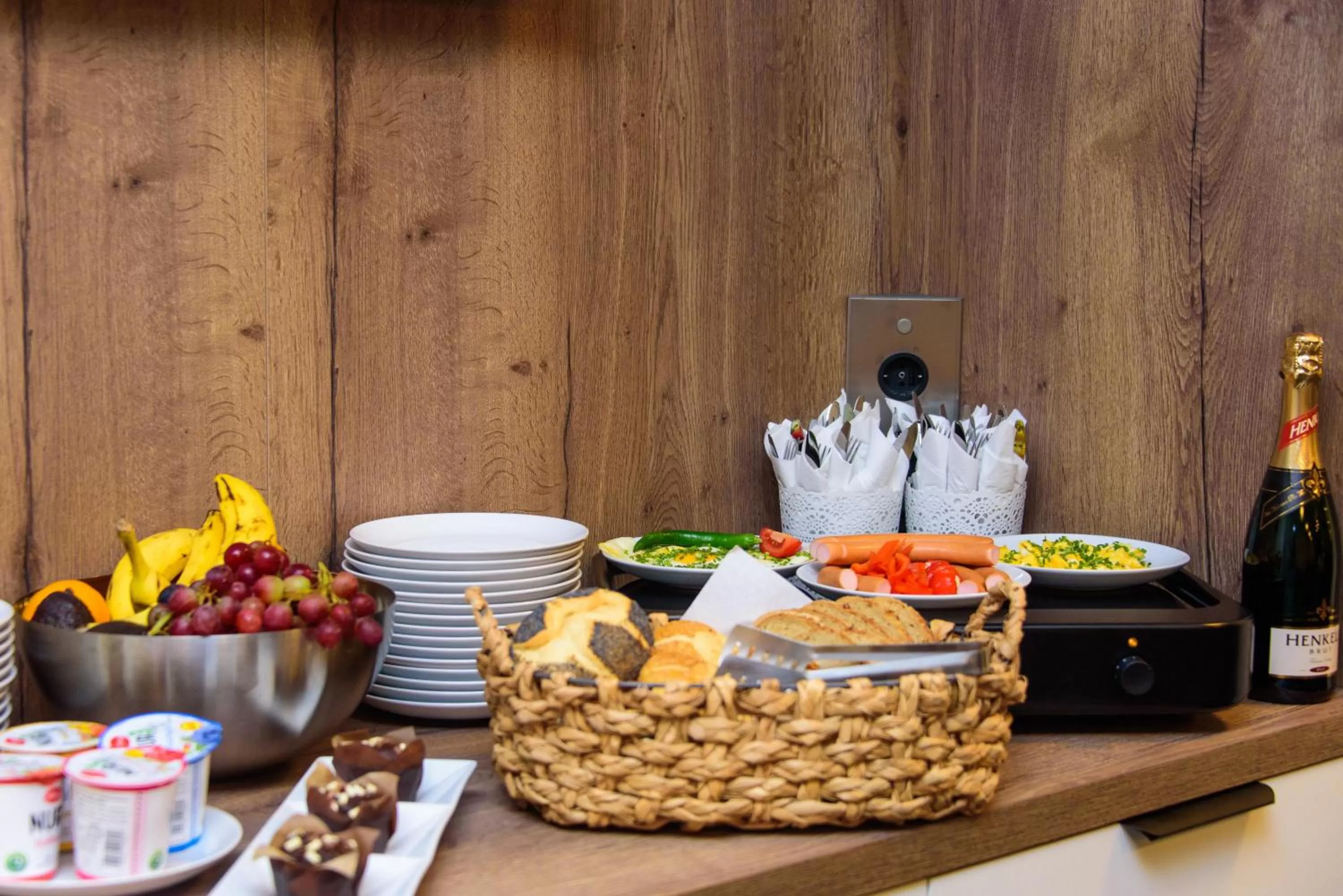 Buffet breakfast in Hotel TwentyFour Living