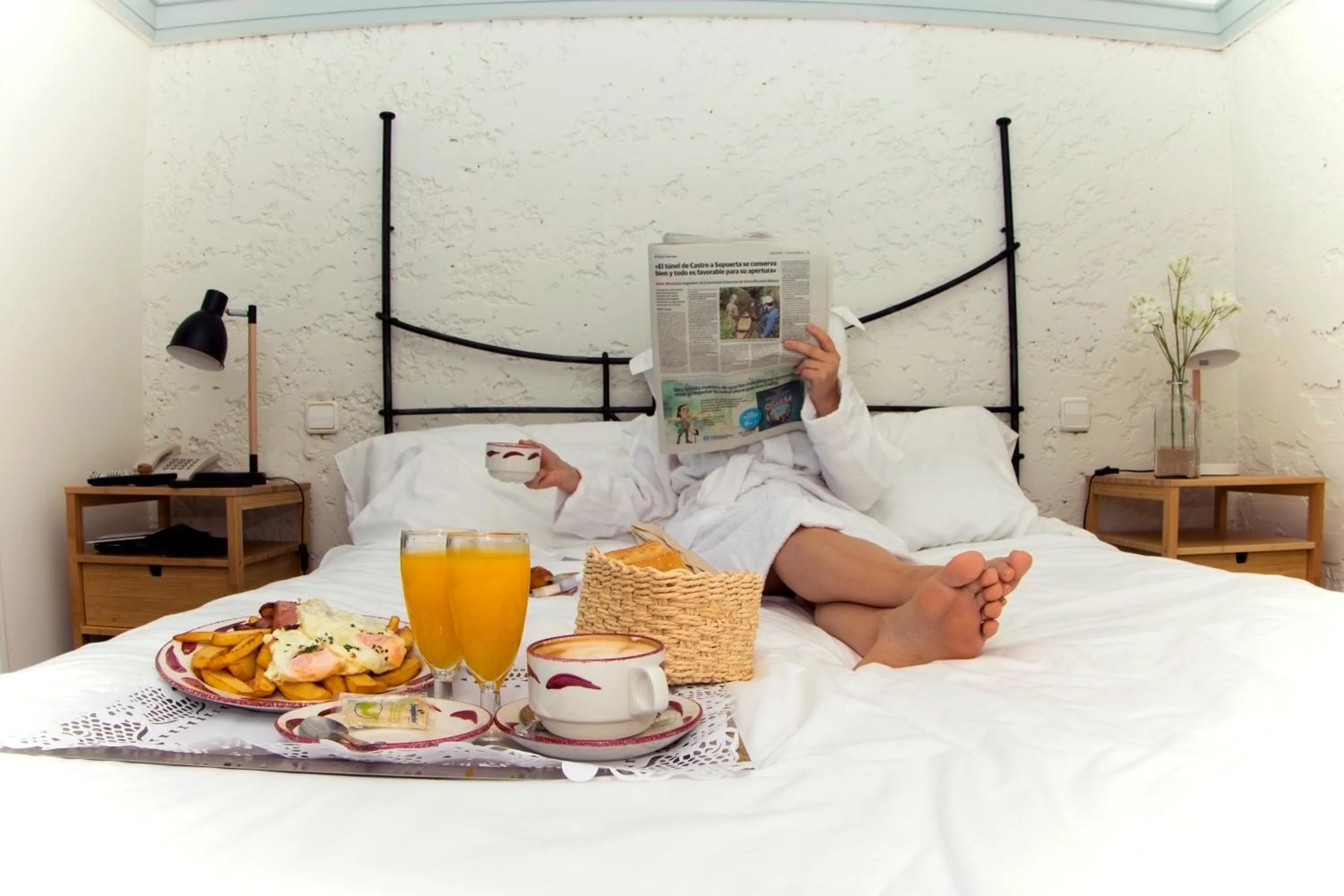 Food, Bed in Hotel El Castillo de Los Locos