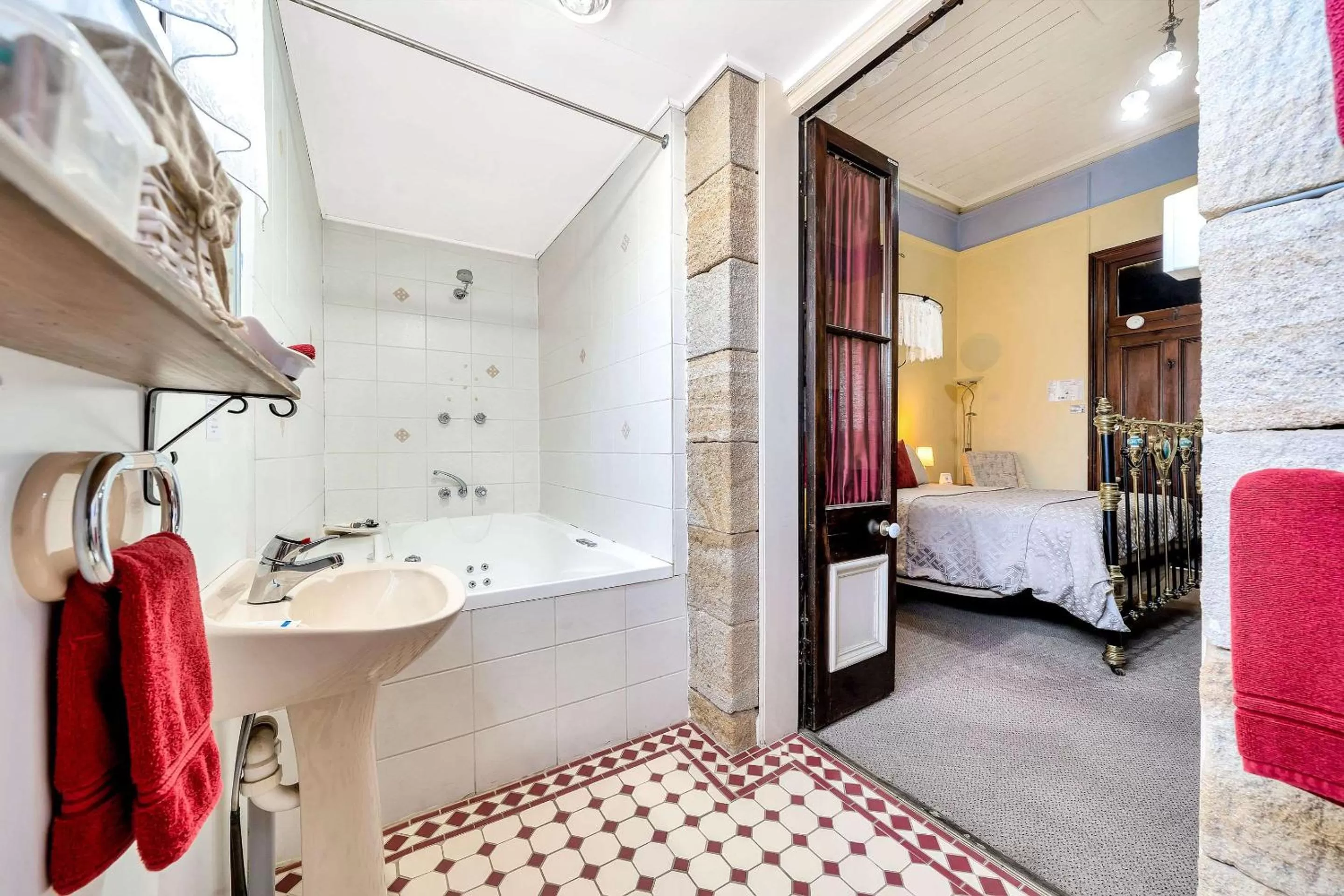 Bedroom, Bed in Comfort Inn Warwick