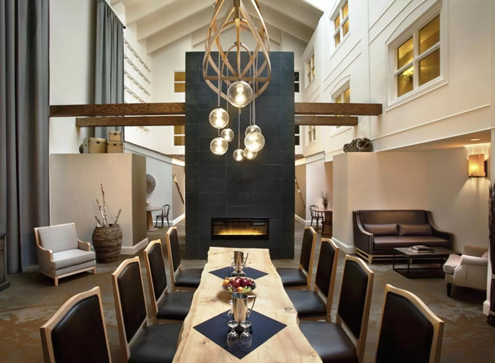 Communal lounge/ TV room in Deerhurst Resort