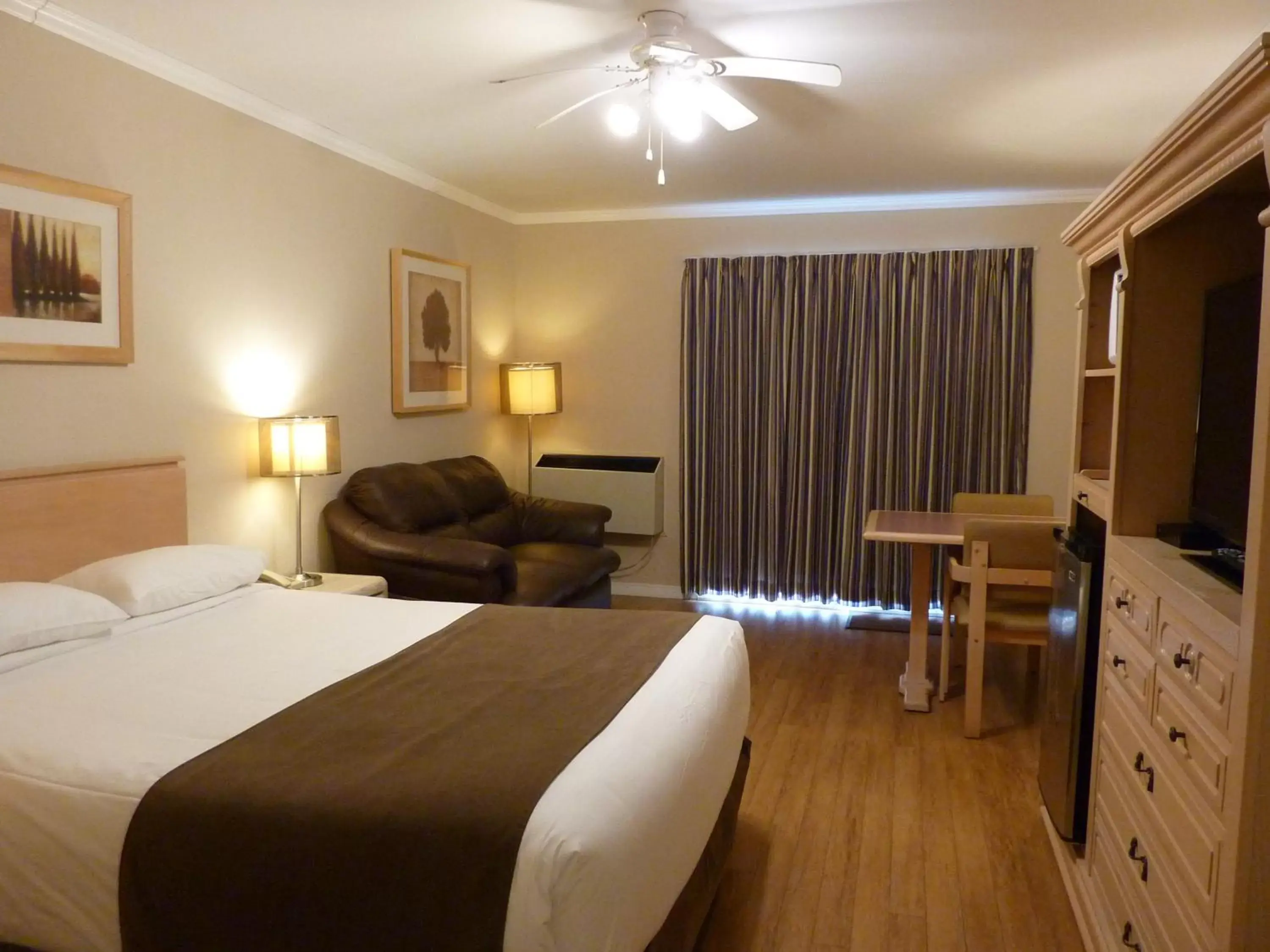 Superior Queen Room in Motel Becancour Superior Queen Room in Motel Becancour