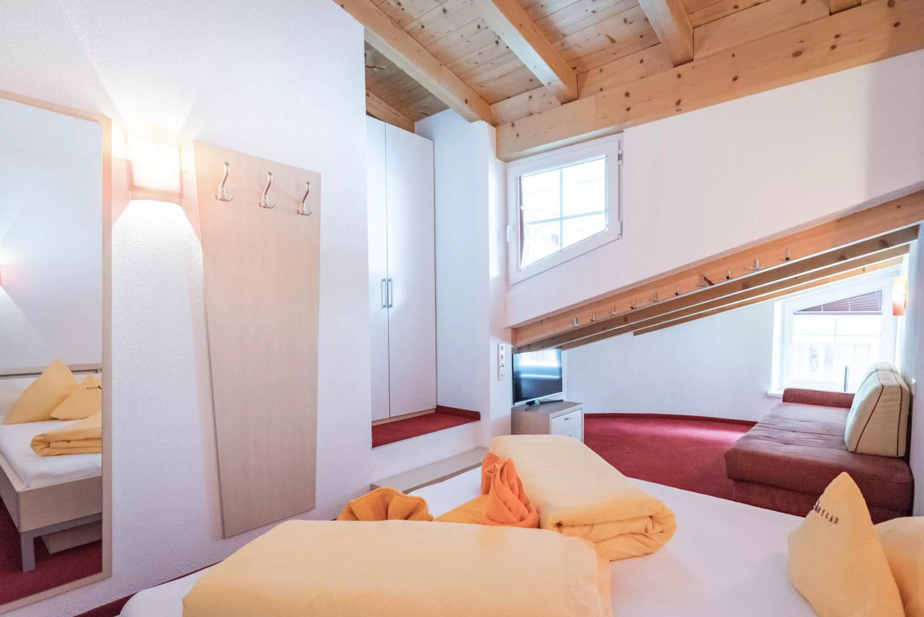 Bedroom, Bed in Apart Relax