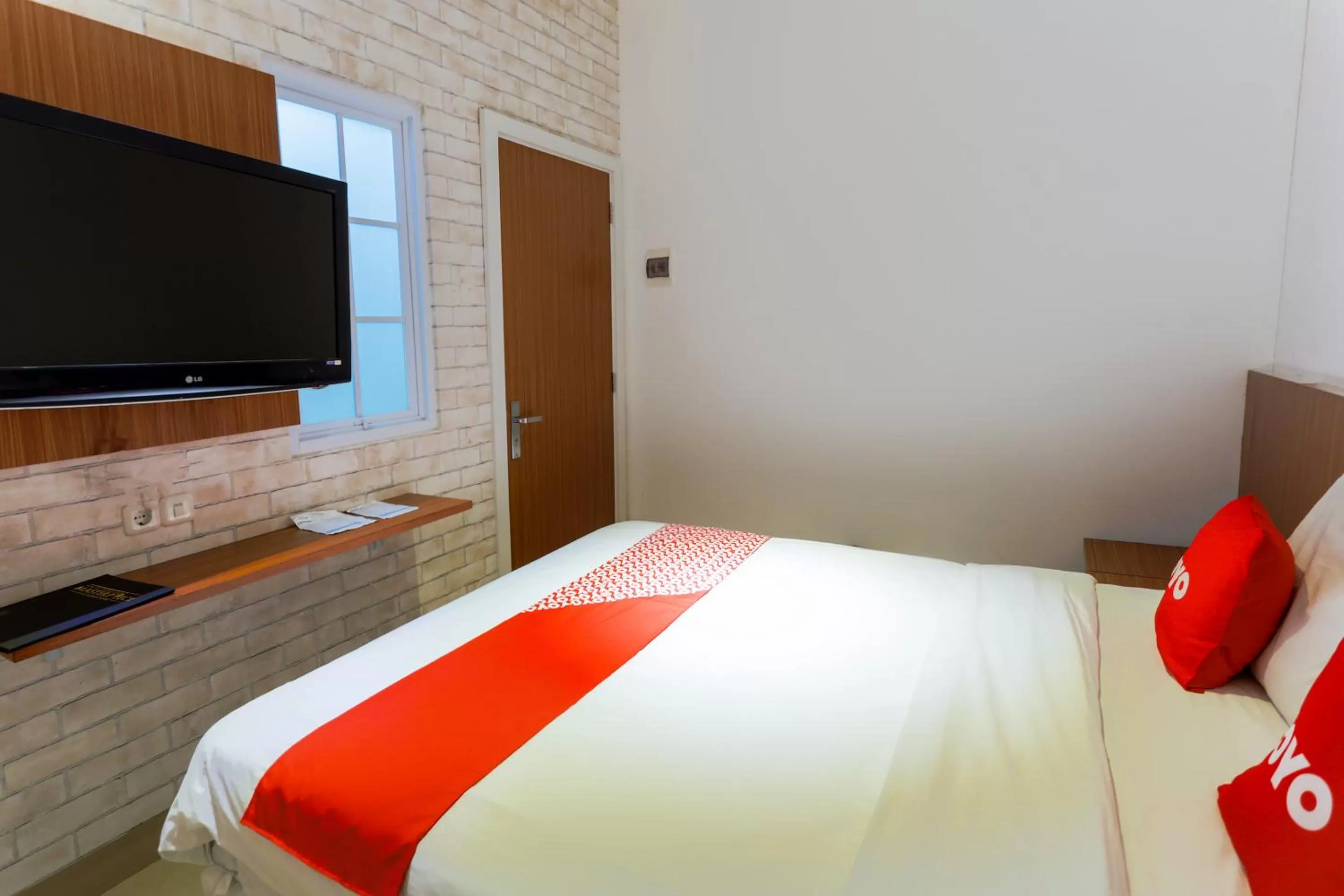 Bedroom, Bed in Hotel O Point Inn