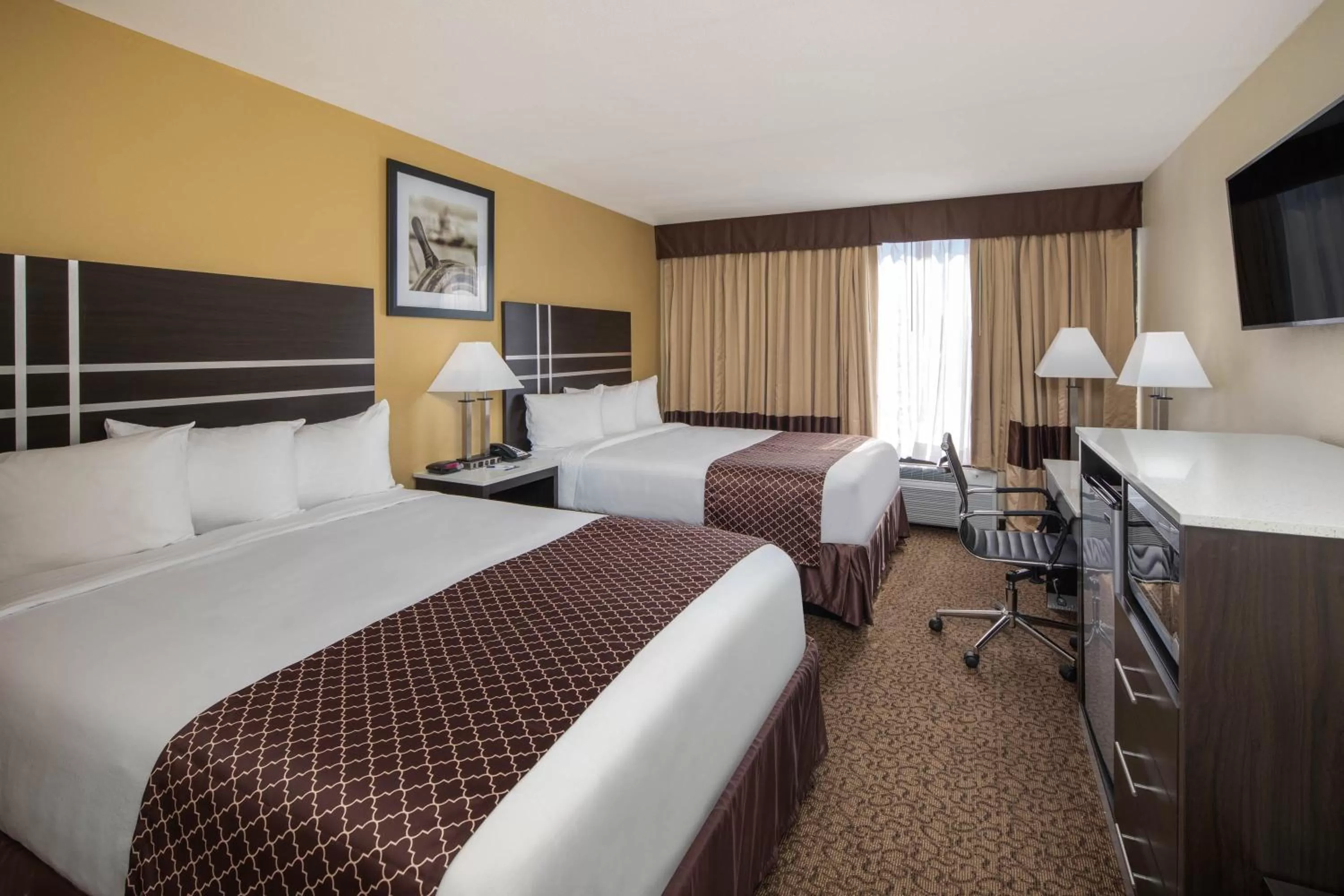Bed in Baymont Inn & Suites by Wyndham Hammond