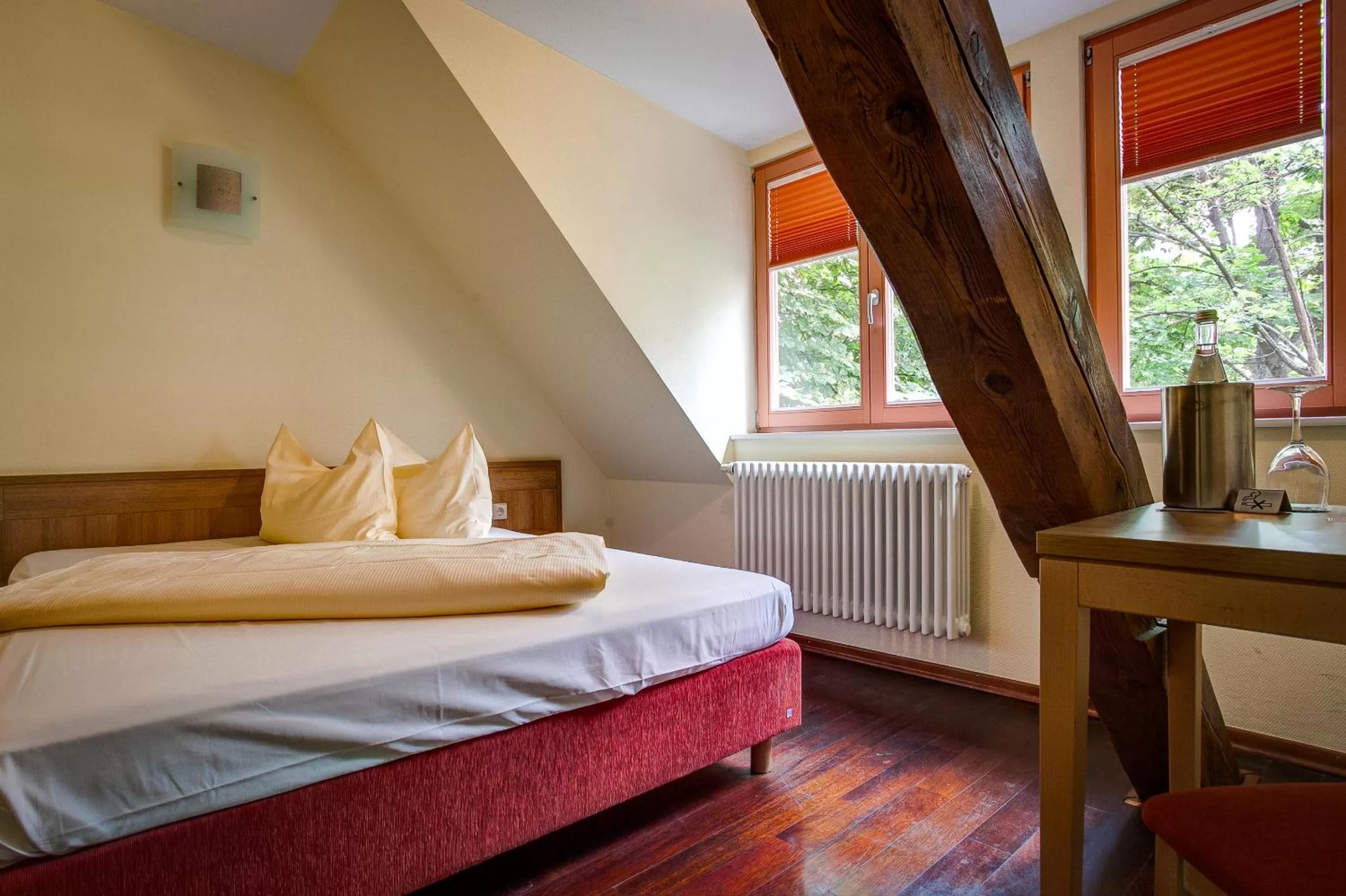 Photo of the whole room, Bed in Hotel Hoepfner Burghof