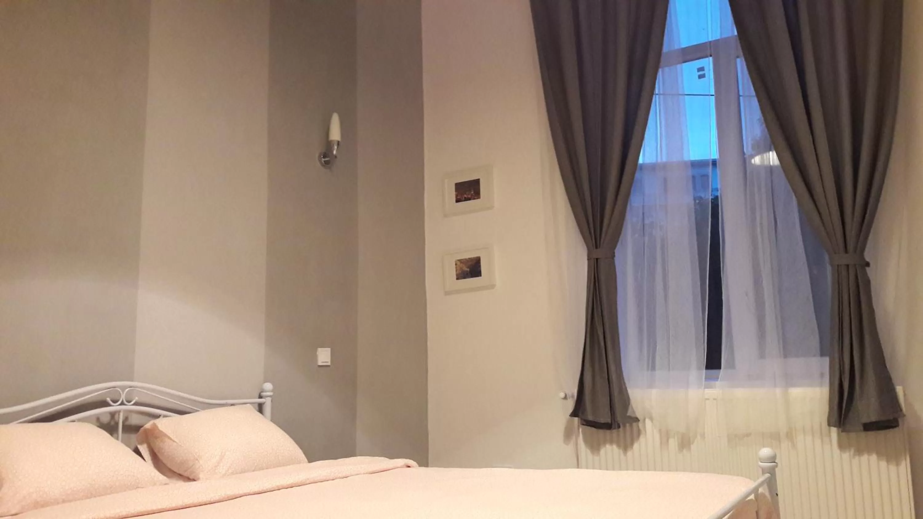 Bed in The Floor Piata Unirii