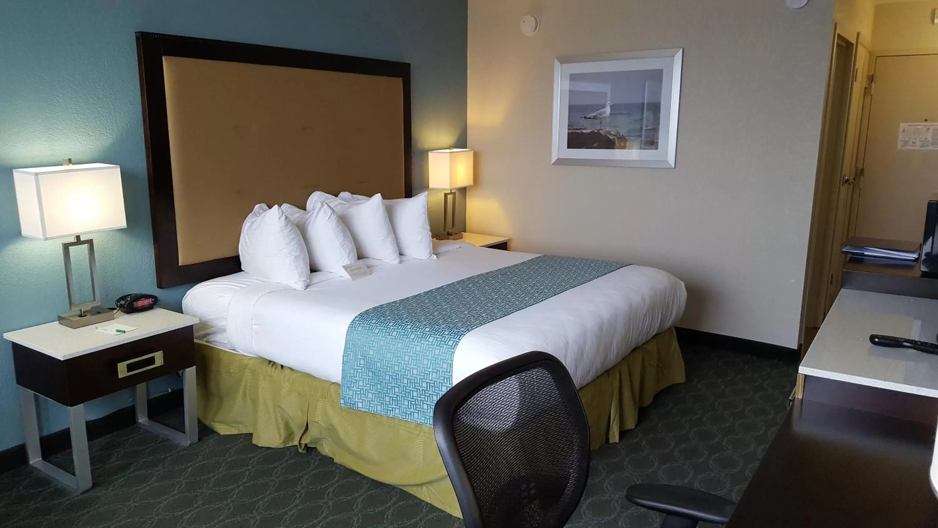 Bedroom, Bed in Wyndham Garden Kenosha Harborside