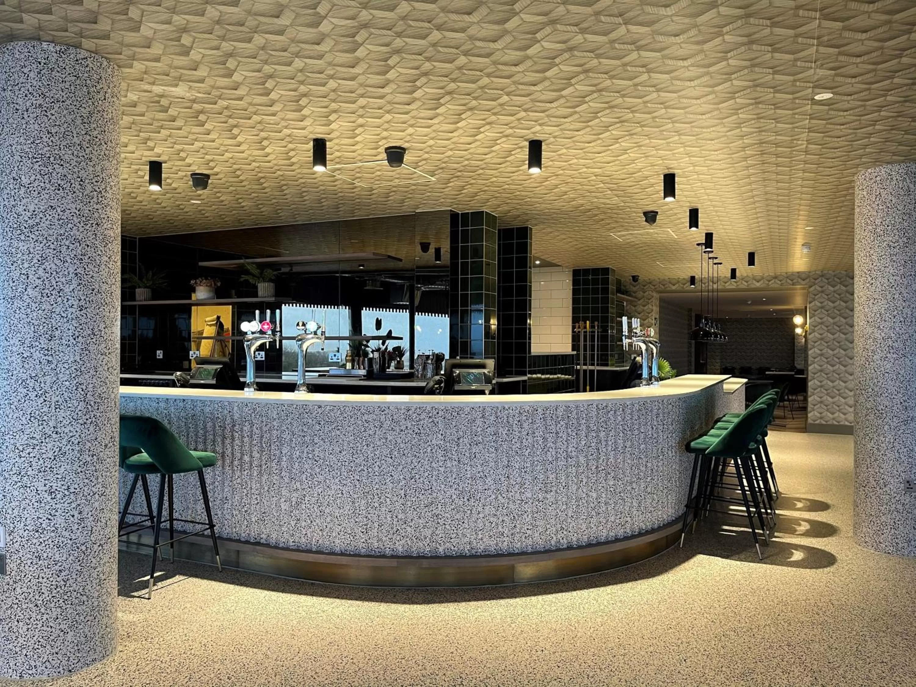 Restaurant/places to eat in Waterfront Southport Hotel