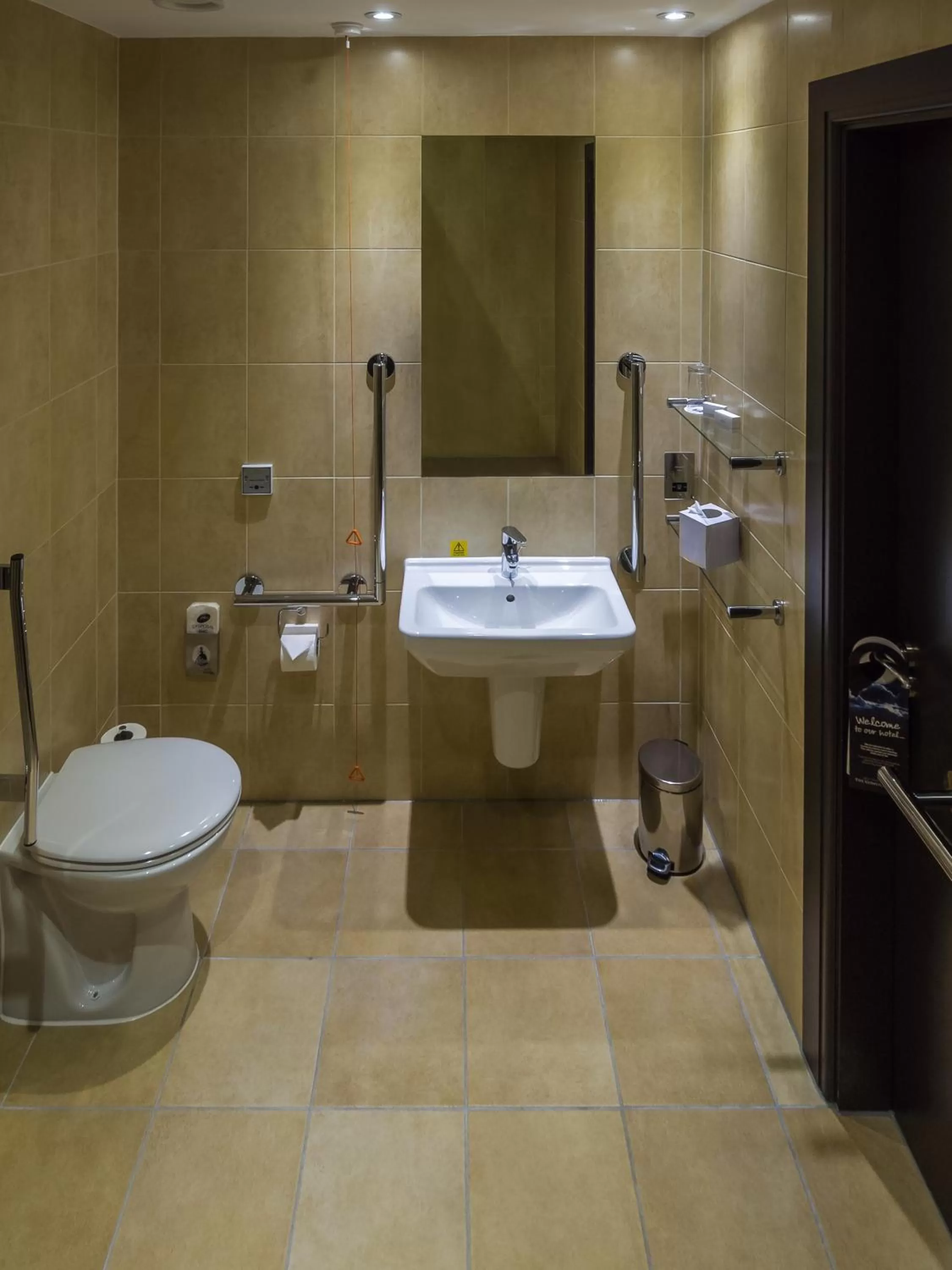 Toilet in Gonville Hotel