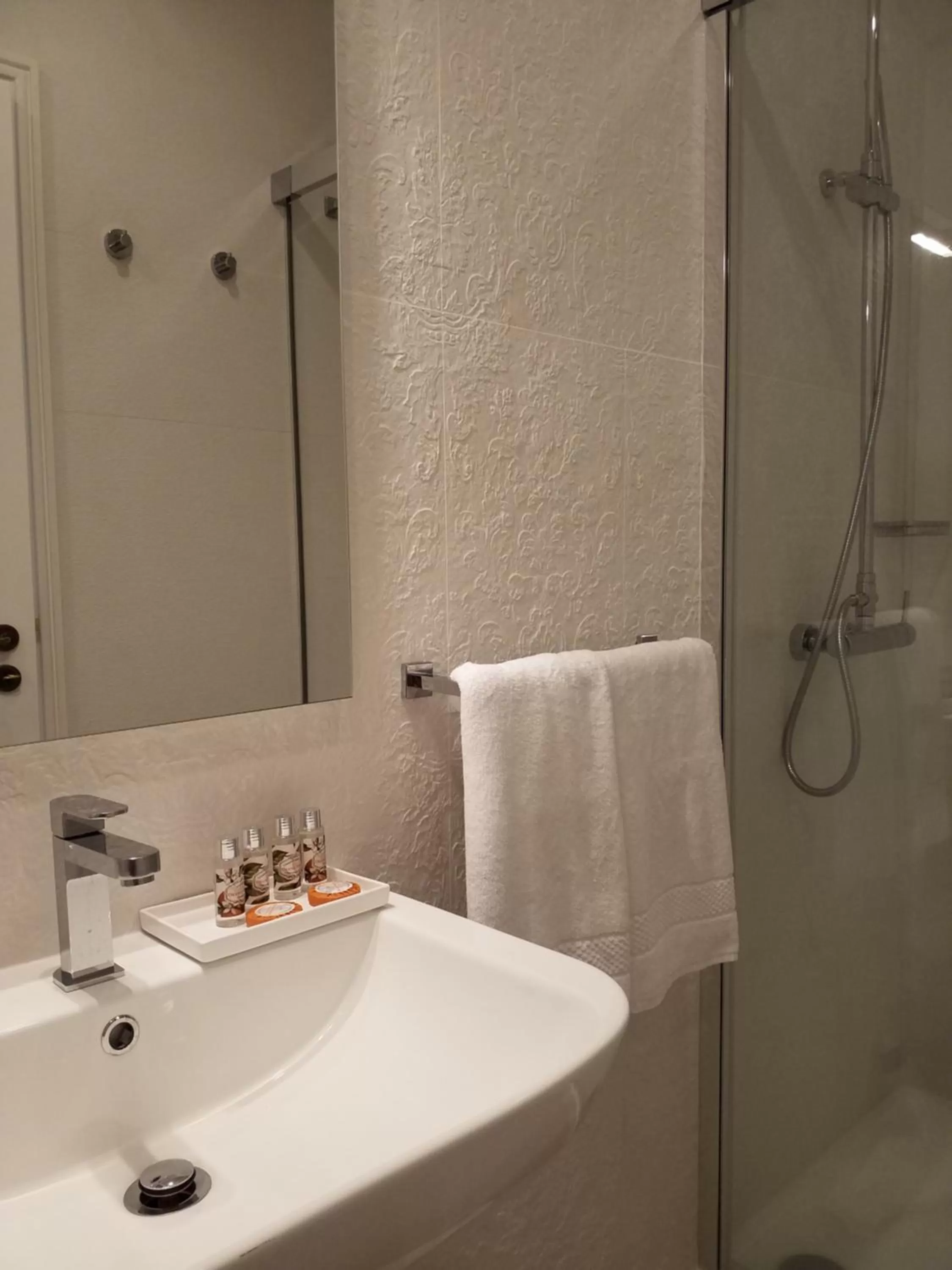 Bathroom in Private Villa Porto