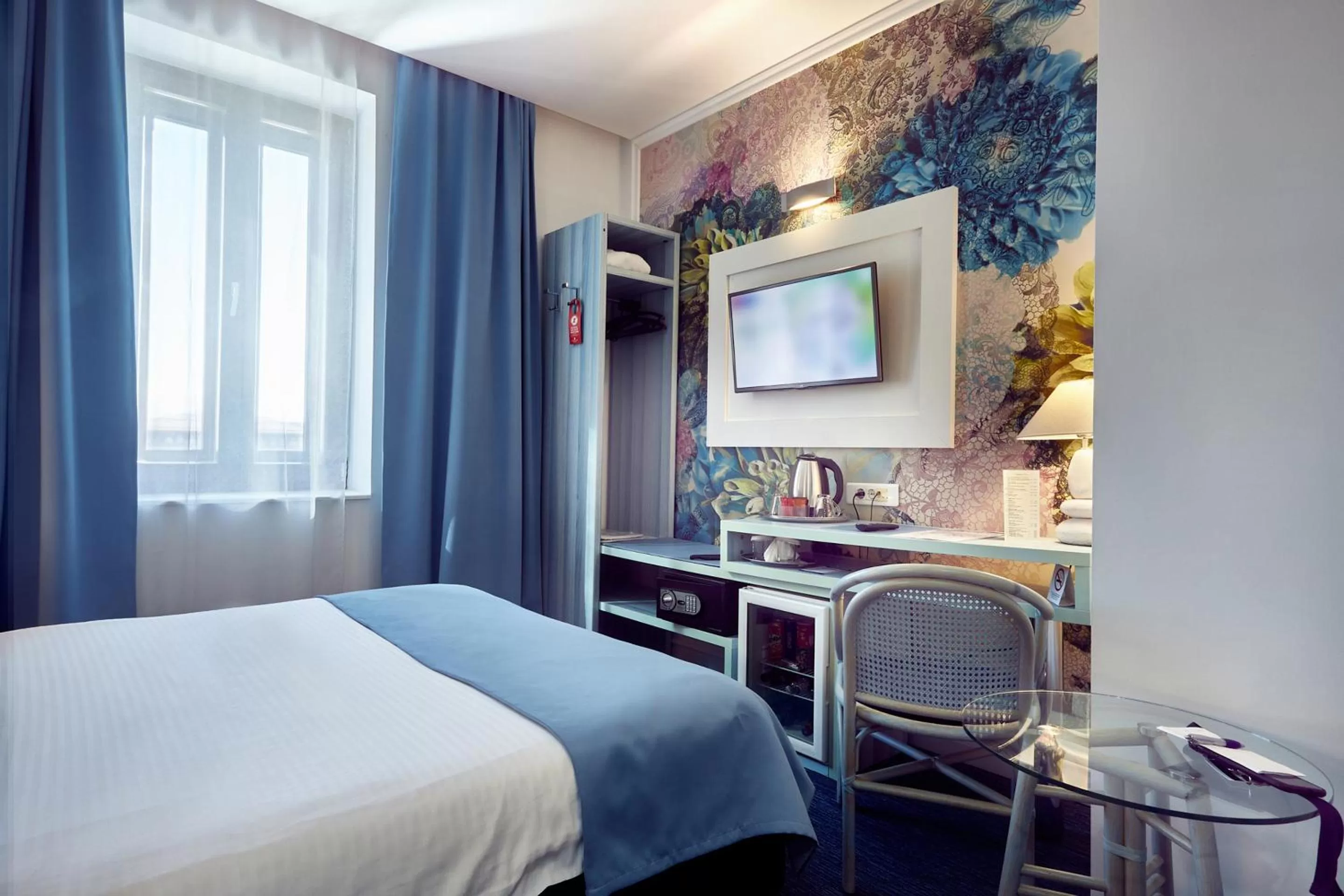 TV and multimedia, Bed in Continental Forum Sibiu