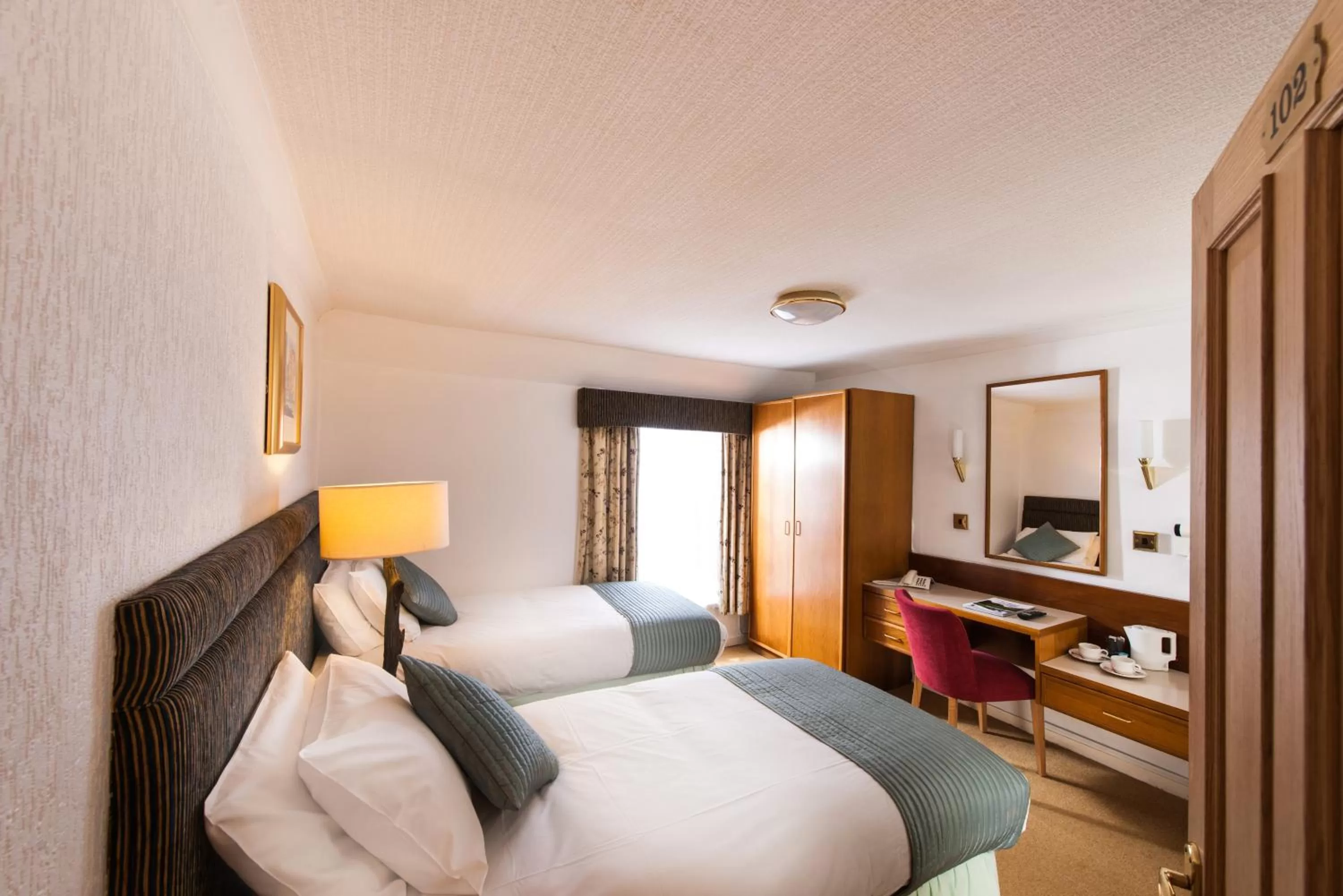 Photo of the whole room, Bed in The Stronlossit Inn