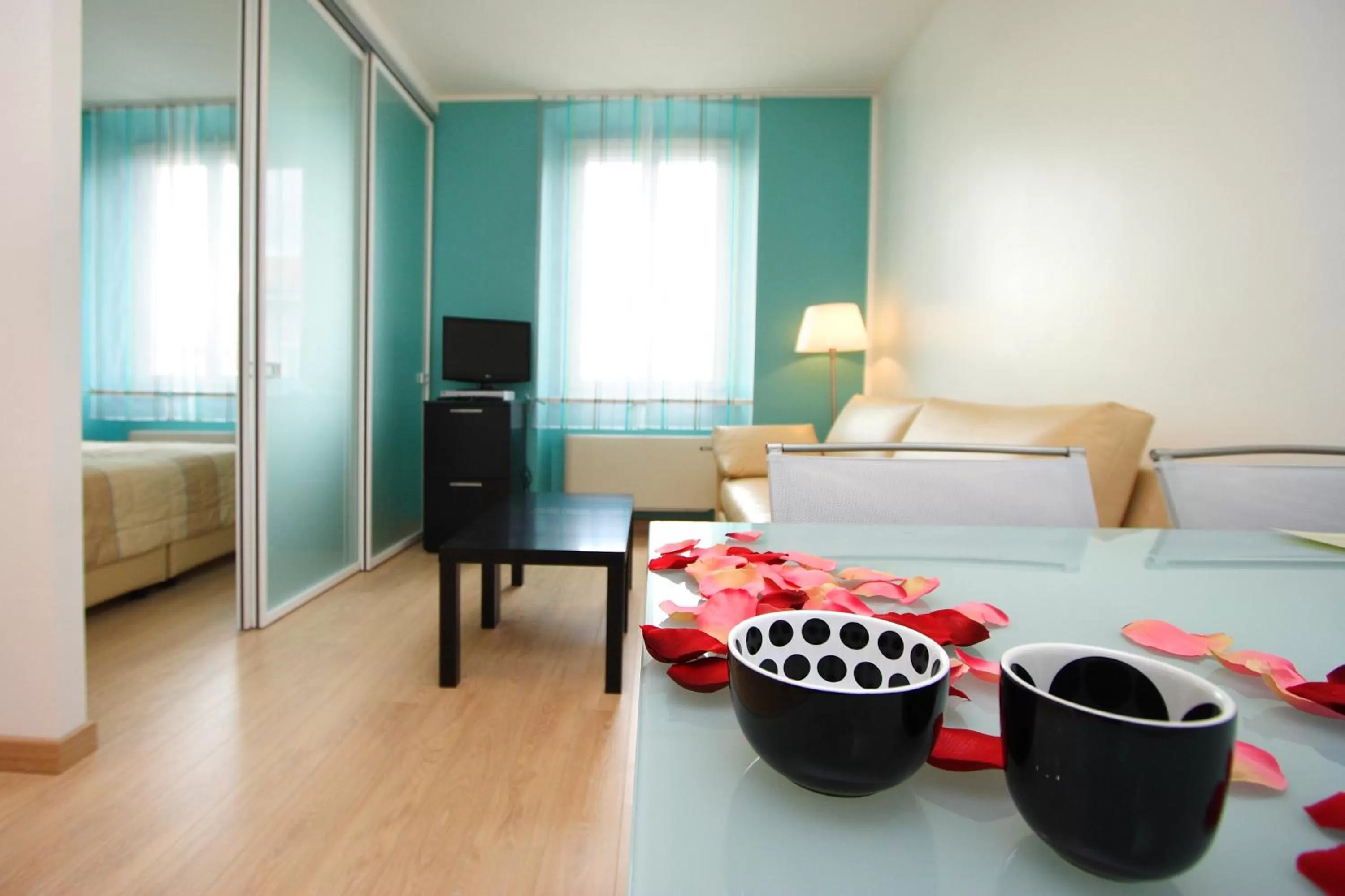 Living room, Bed in Hotel Roma