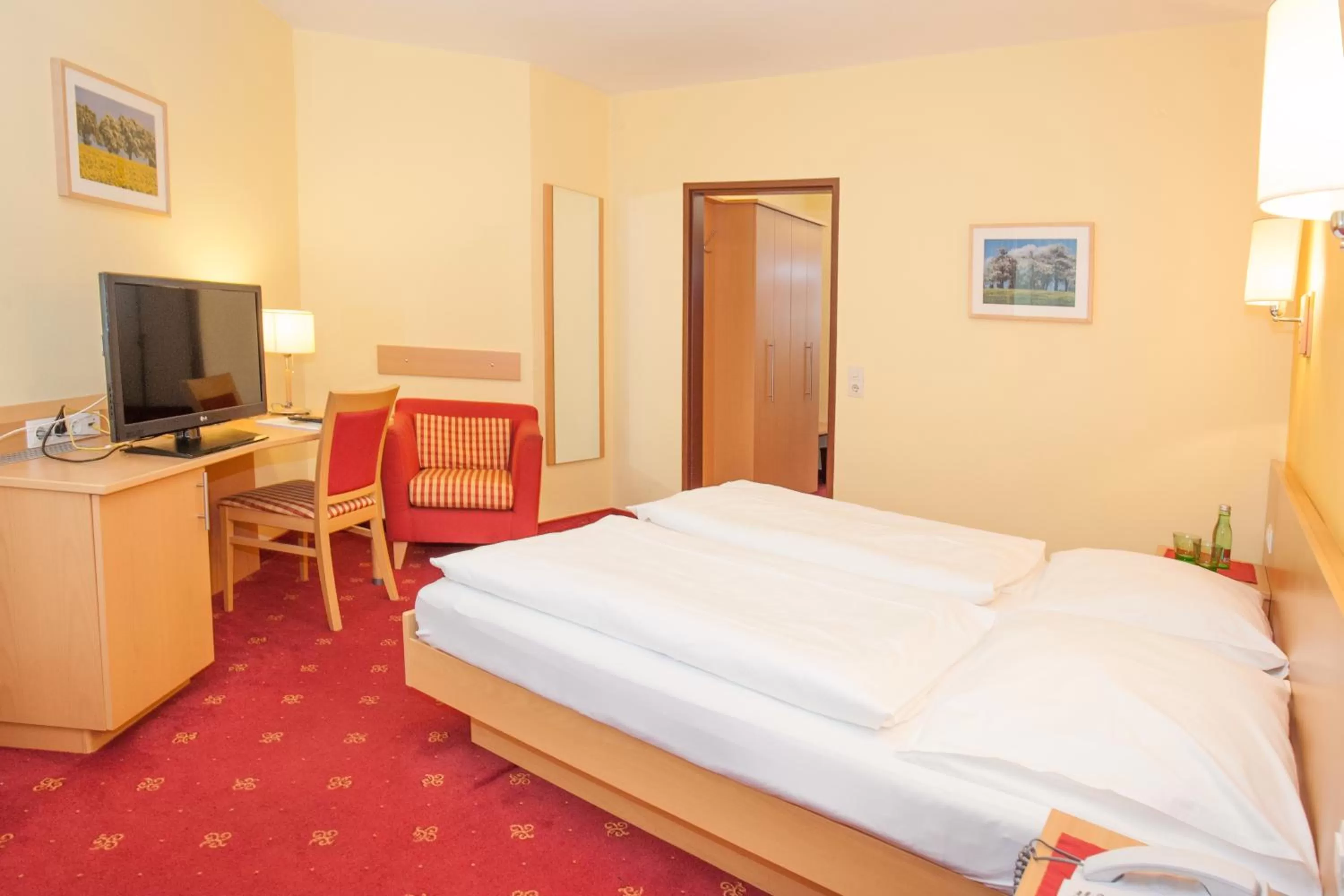 Photo of the whole room, Bed in Hotel zur Post