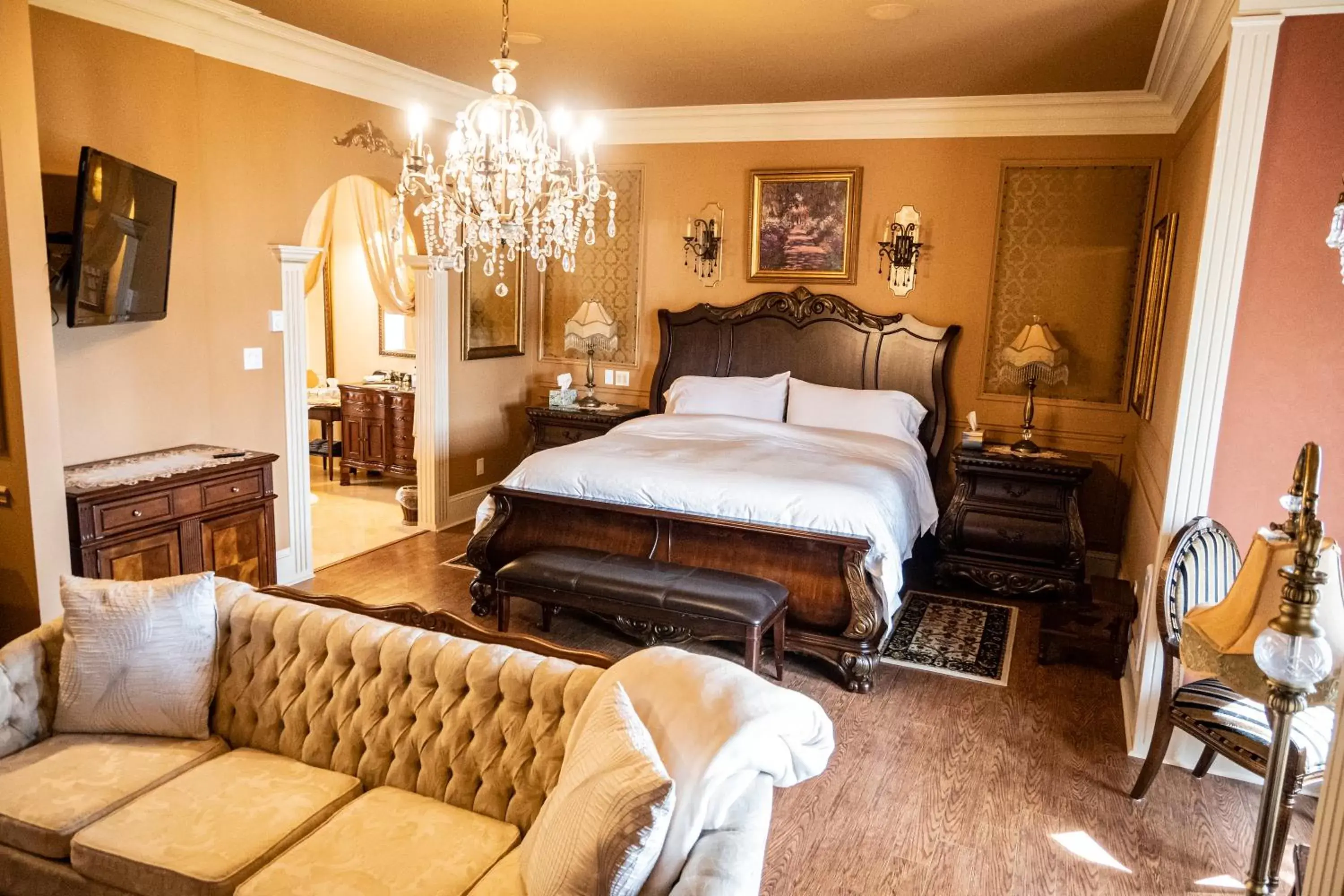 Executive Suite in Belle View Manor Inn Executive Suite in Belle View Manor Inn