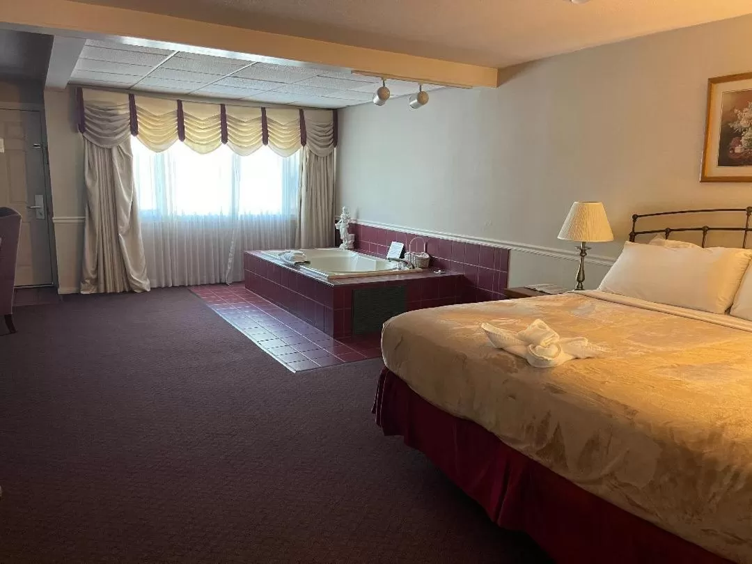 Bed in Zoders Inn and Suites