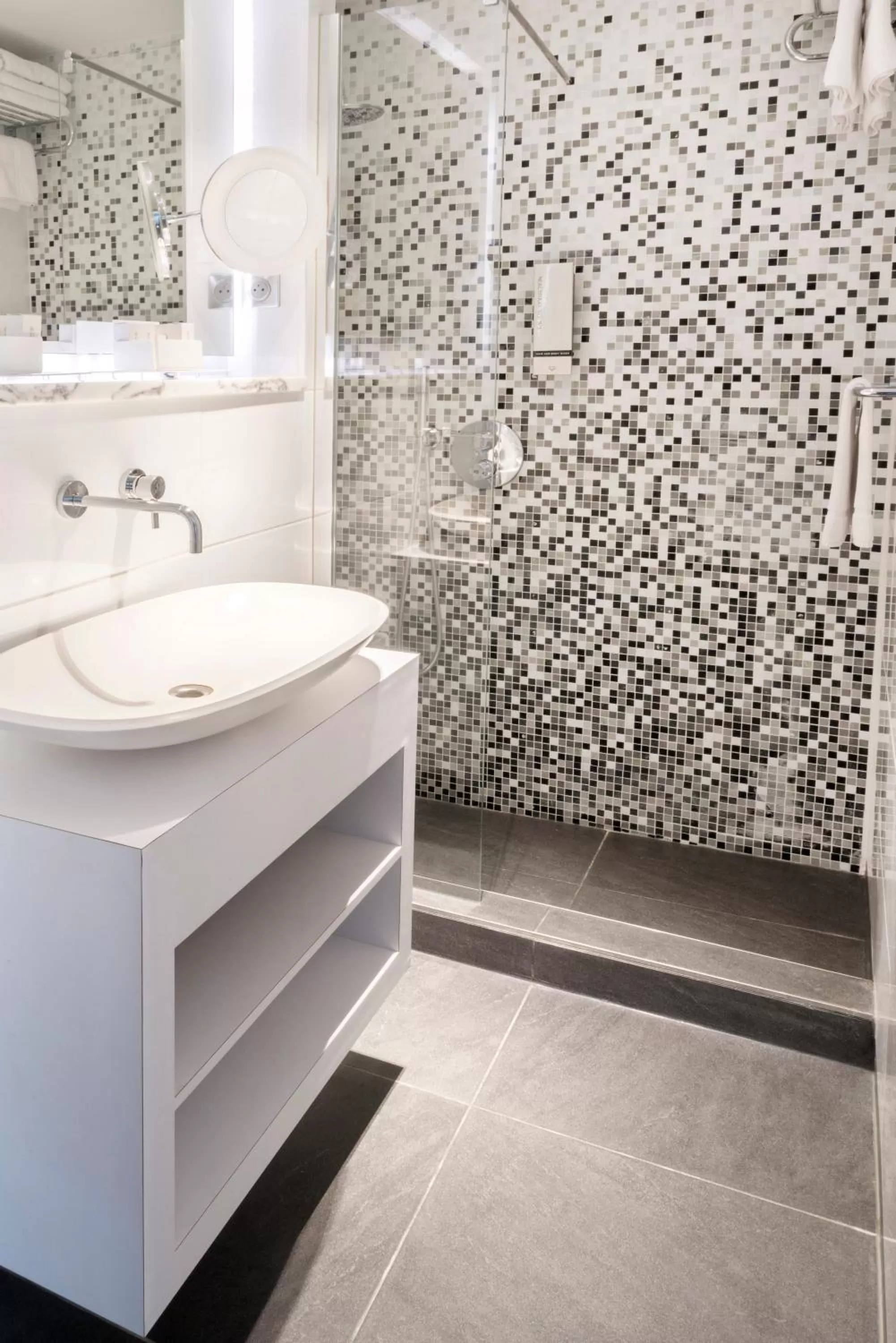 Bathroom in Van der Valk Hotel Saint-Aygulf