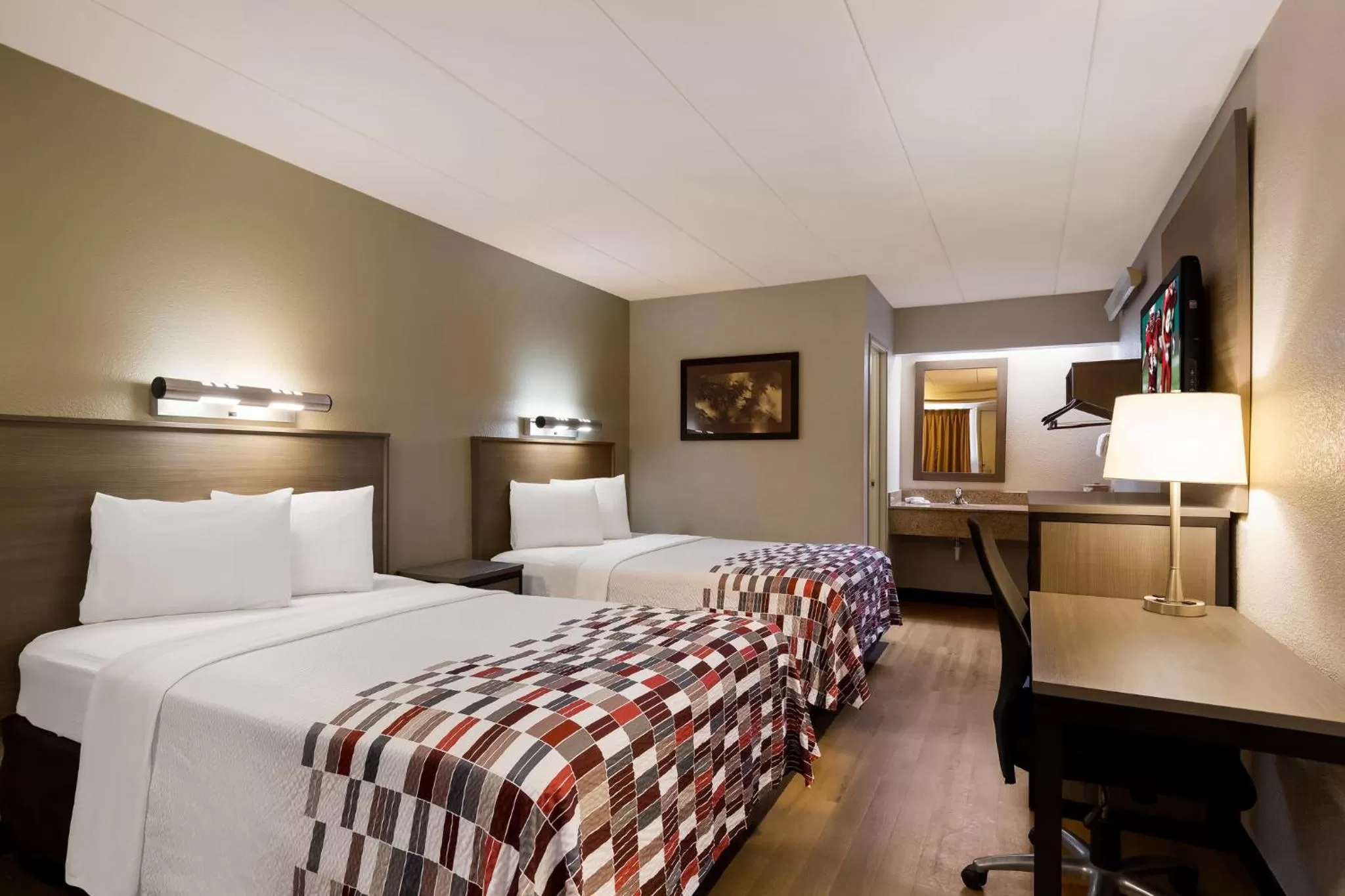 Photo of the whole room, Bed in Red Roof Inn Wilkes-Barre Arena