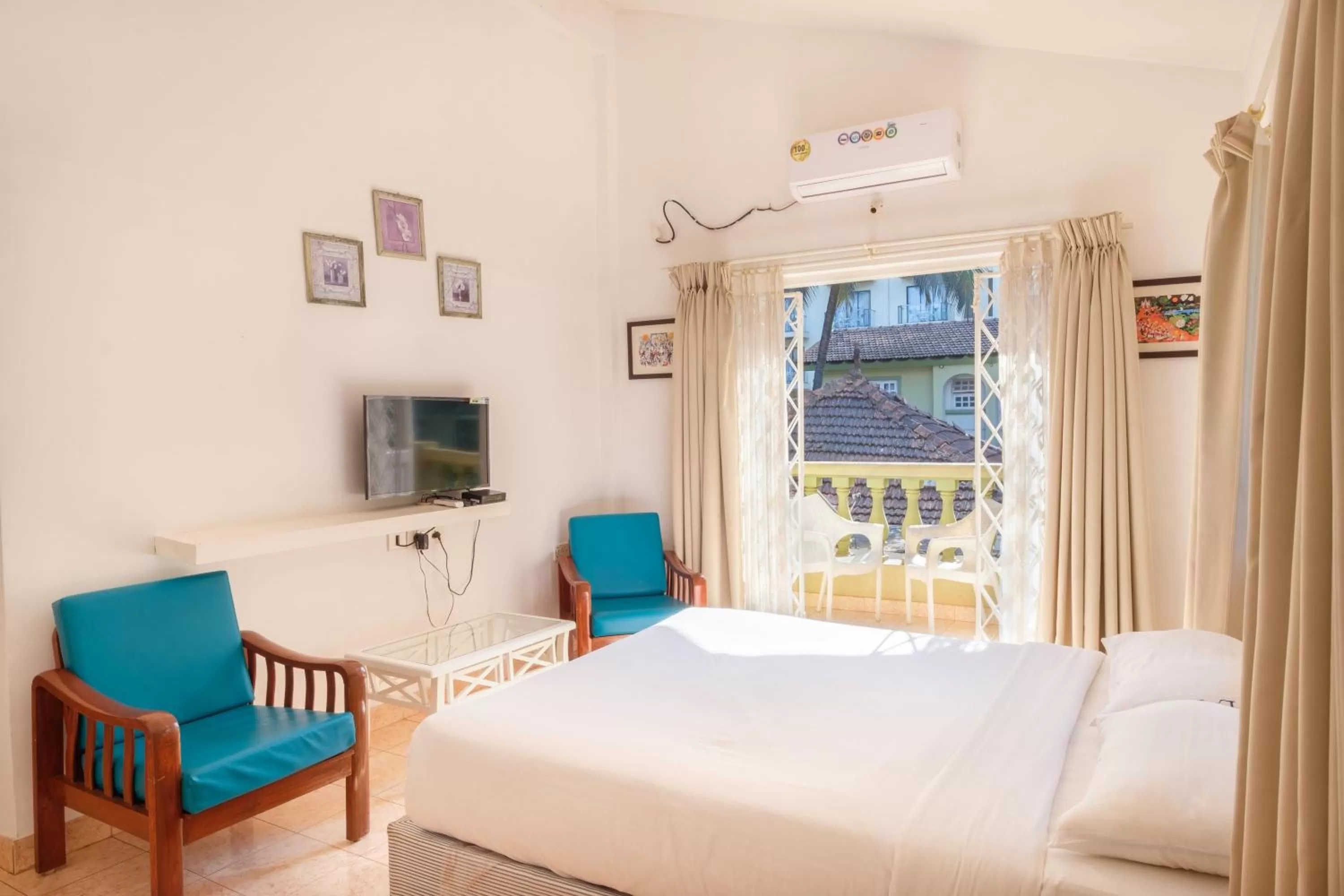 Bedroom, Bed in Casa Legend Economy, Calangute Goa