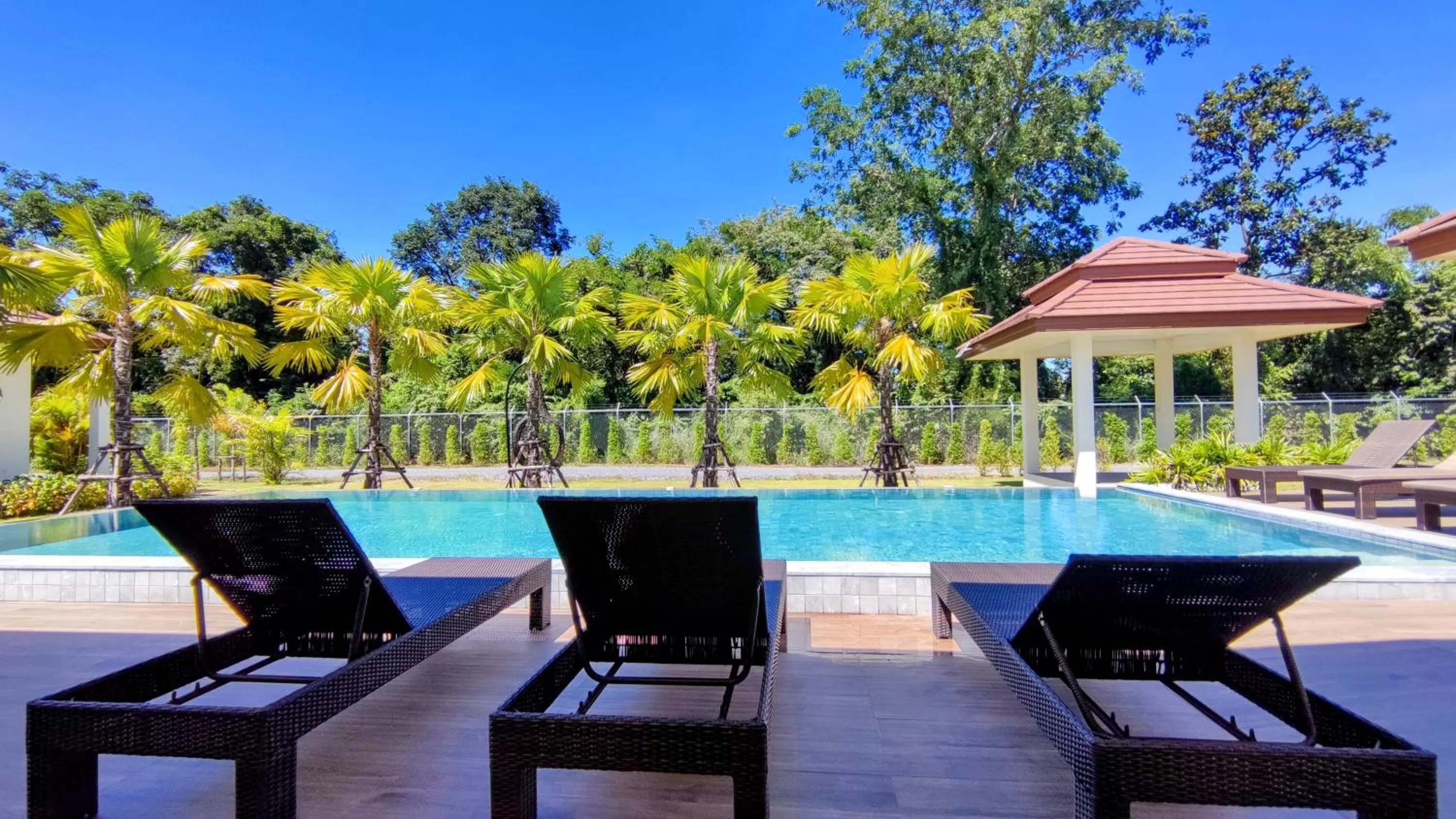 Swimming pool in Isan Golf & Adventure Hotel