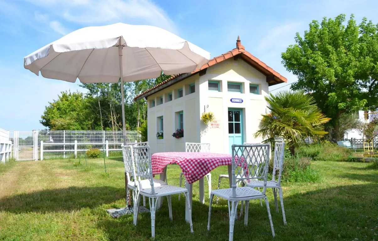 Decorative detail in Avenue de la Gare