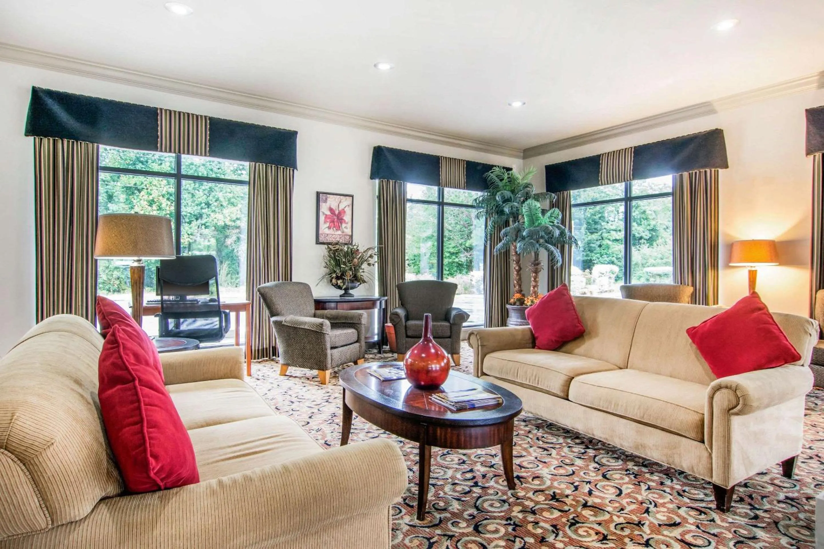 Lobby or reception in Rodeway Inn La Grange East