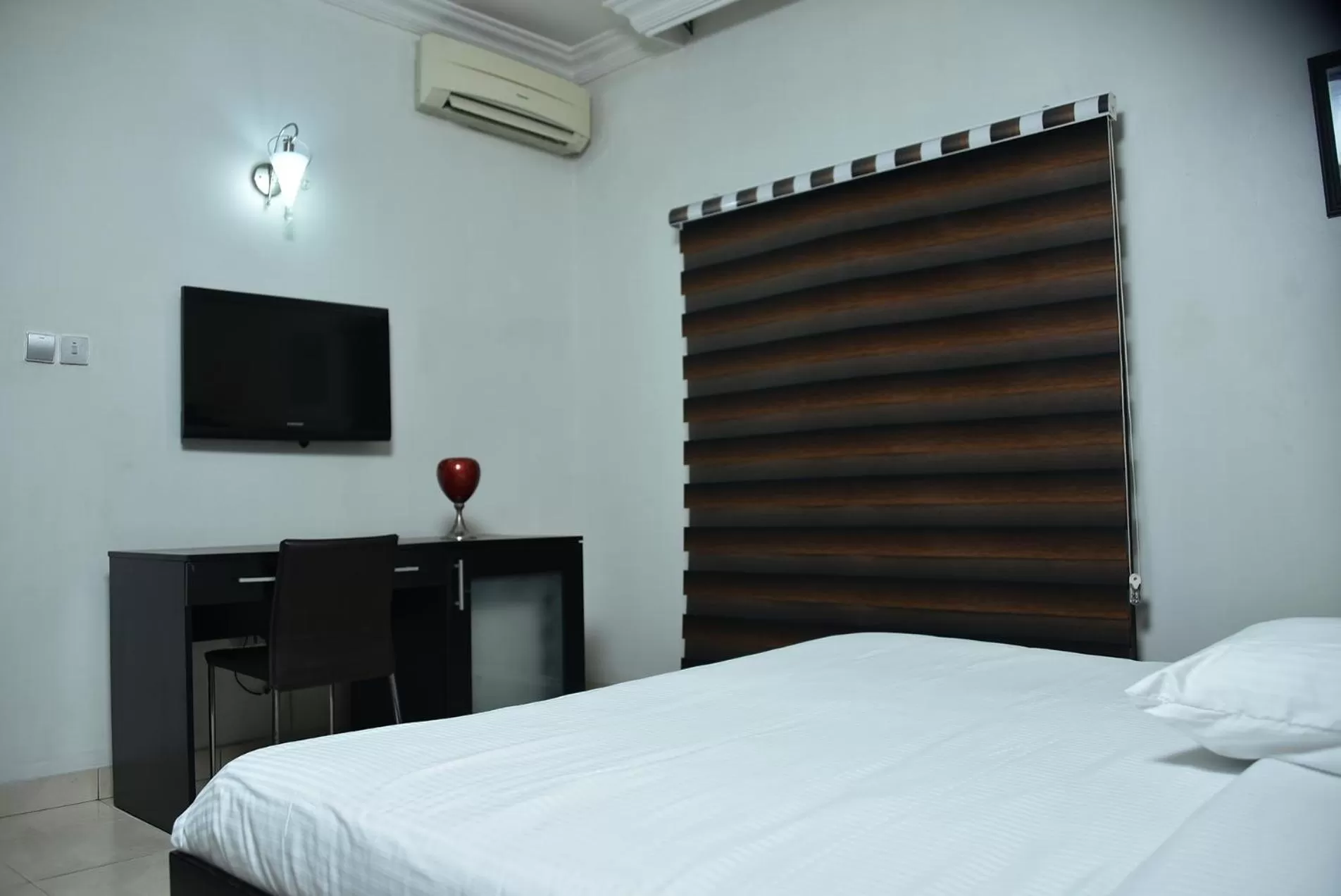 TV and multimedia, Bed in 1804 Boutique Hotel