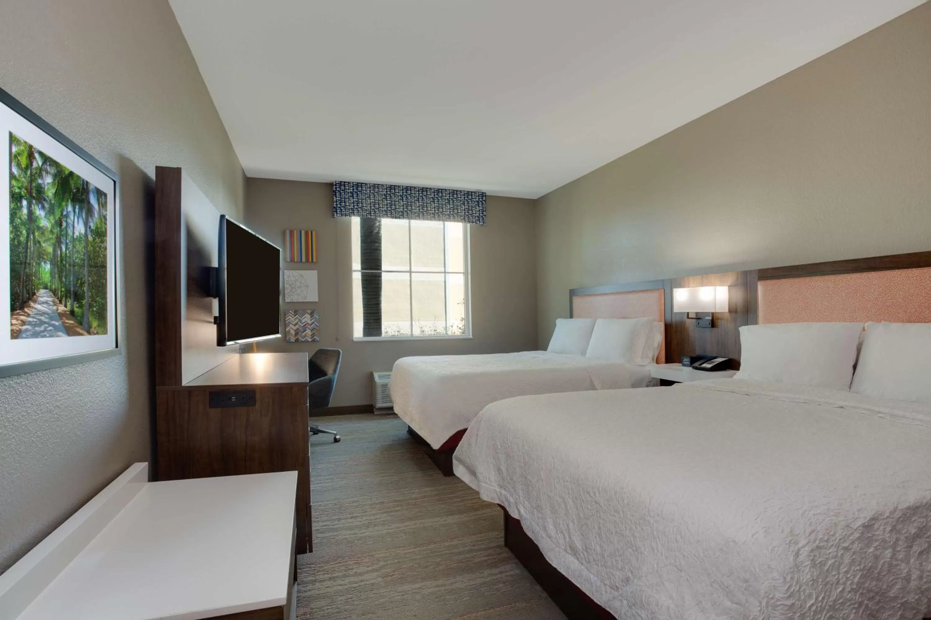 Bed in Hampton Inn & Suites Fort Lauderdale - Miramar