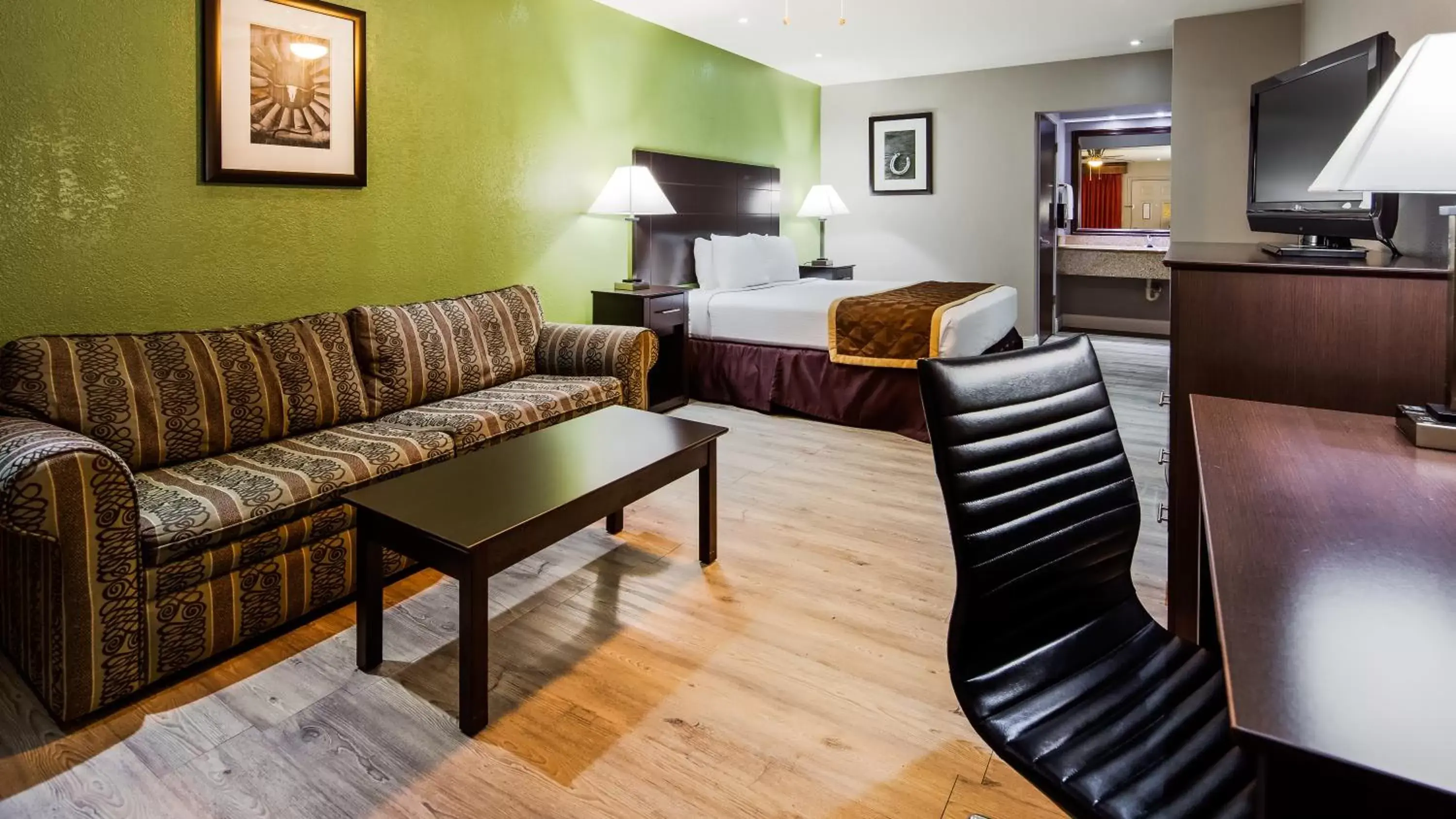 King Room with Roll-in Shower - Disability Access/Non-Smoking in Bestway Inn King Room with Roll-in Shower - Disability Access/Non-Smoking in Bestway Inn