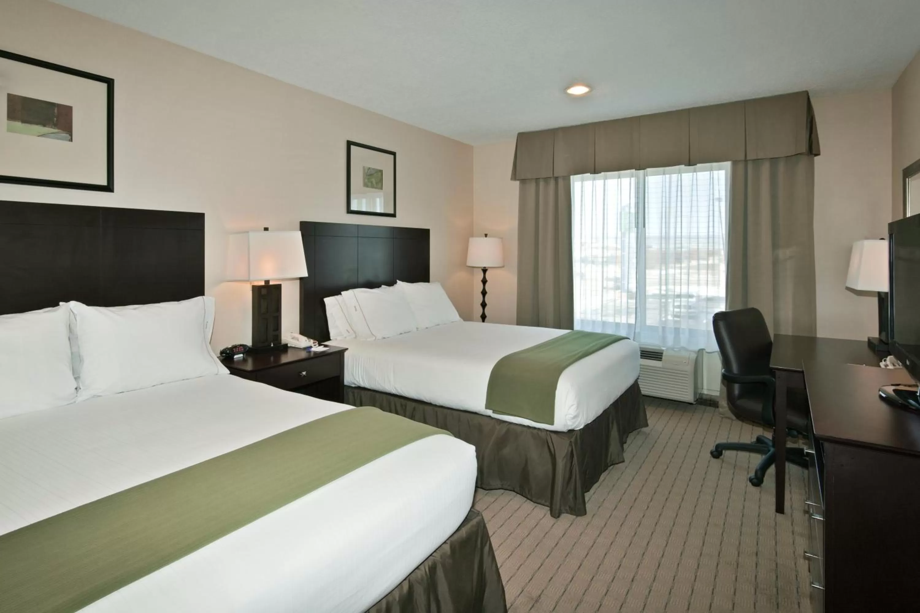 Photo of the whole room, Bed in Holiday Inn Express Hotels Grants - Milan by IHG