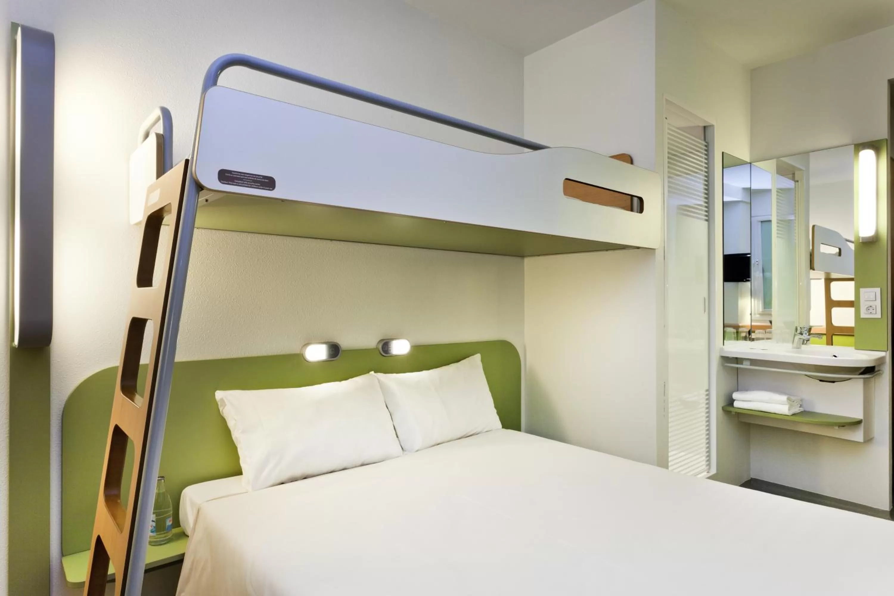 bunk bed, Bed in ibis budget Zurich Airport
