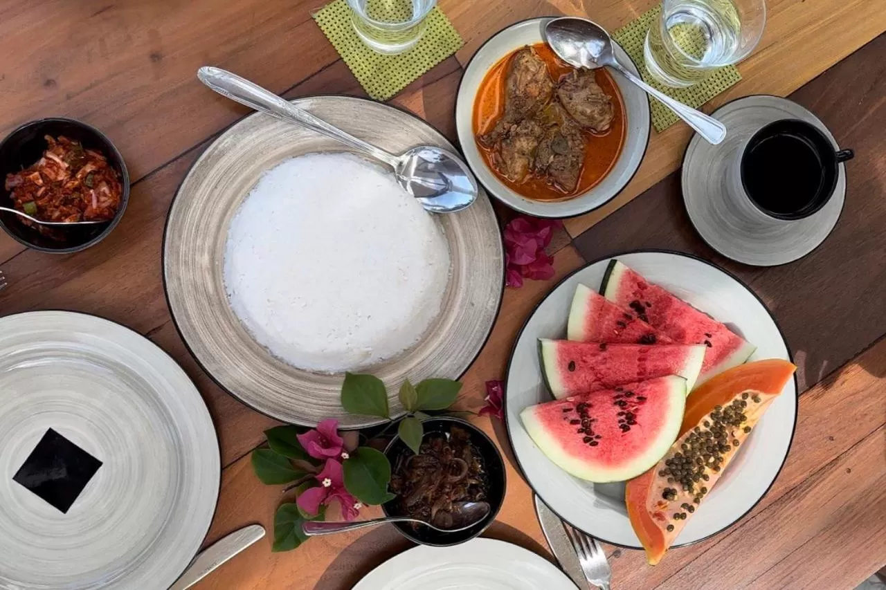 Food, Lunch and Dinner in Sānti Beach House with pool & beach