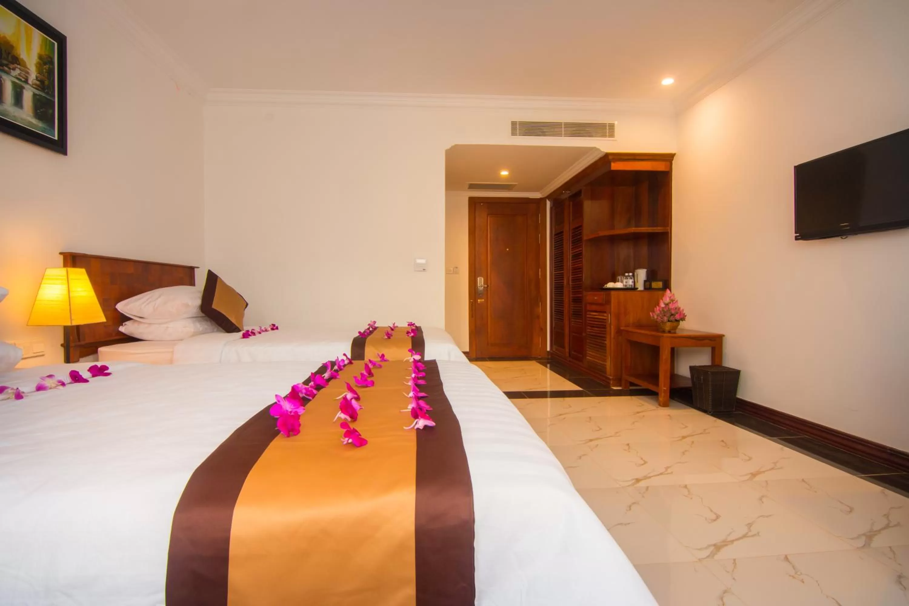 Bedroom, Bed in Glorious Hotel