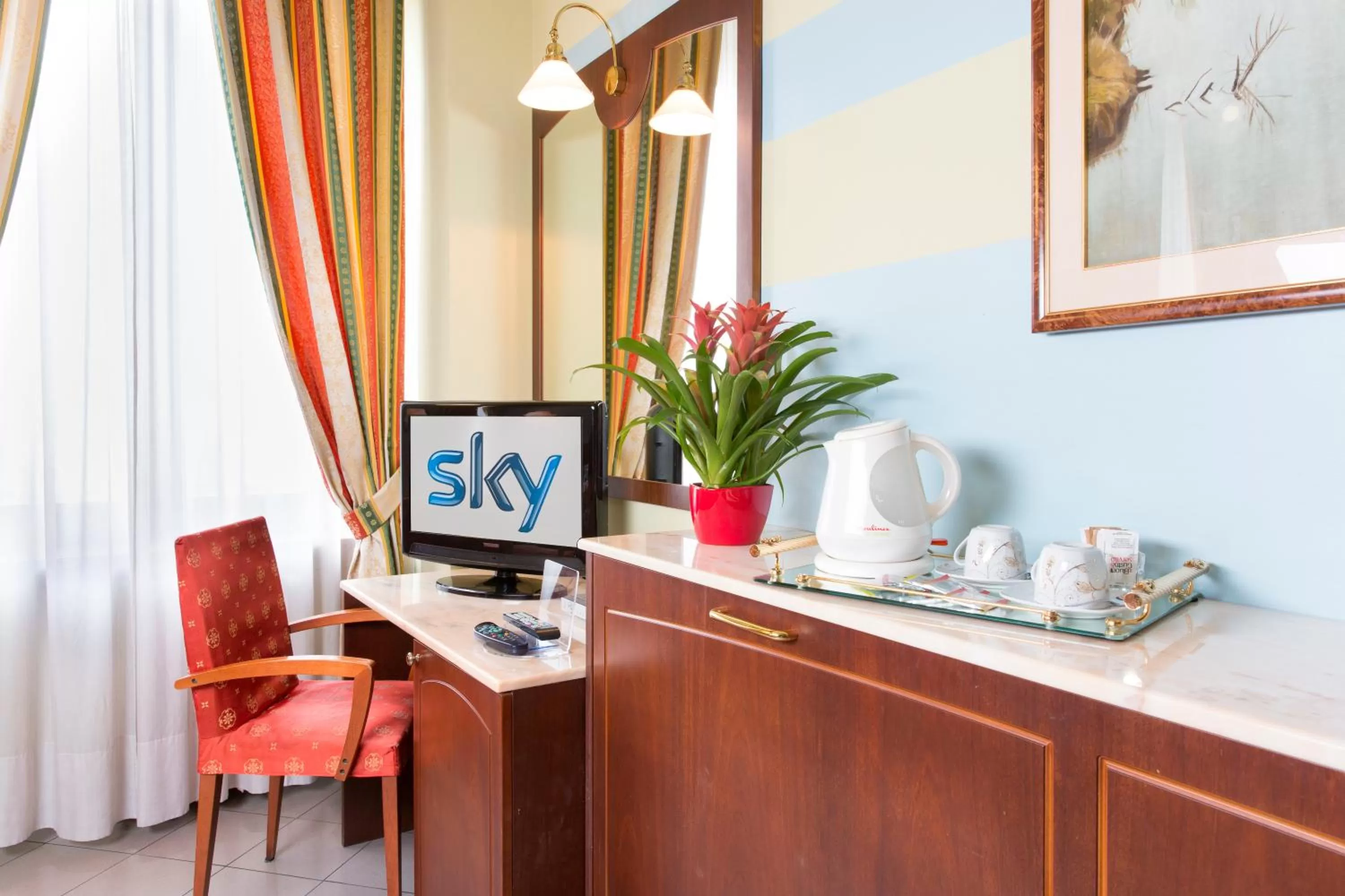 TV and multimedia in Hotel Londra