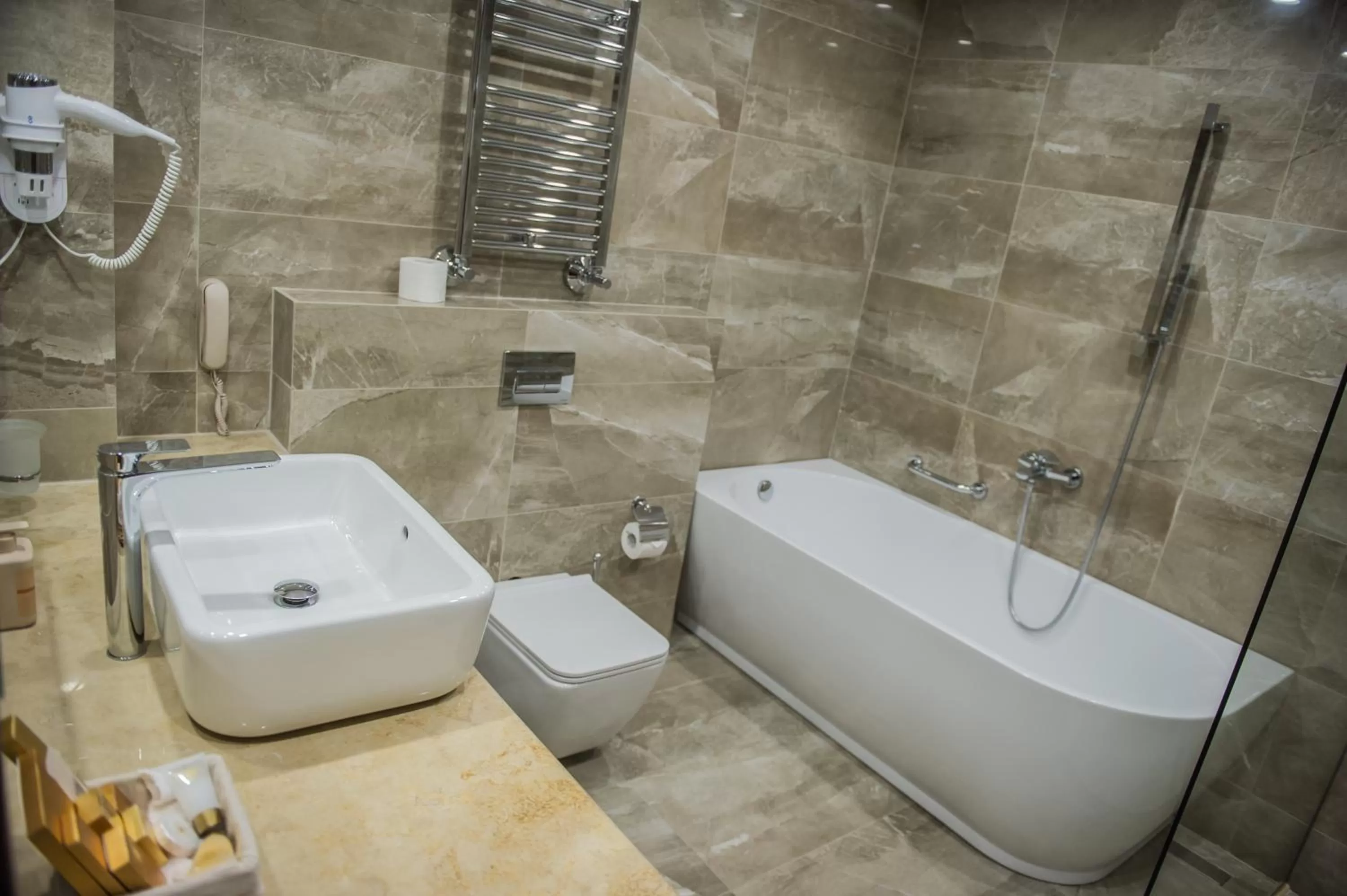 Shower in Bernardazzi Grand Hotel