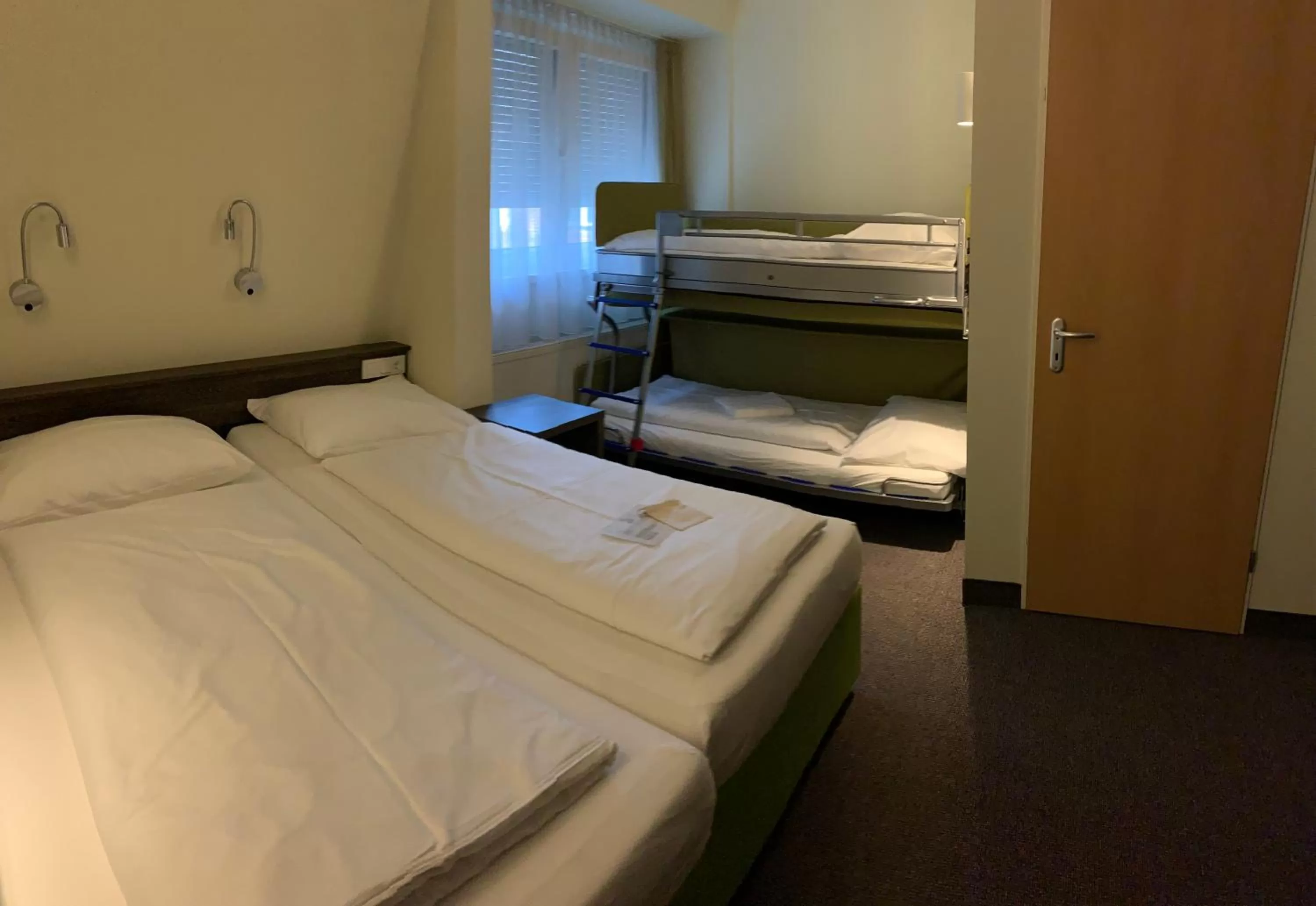 Photo of the whole room, Bed in Behringers City Hotel Nürnberg