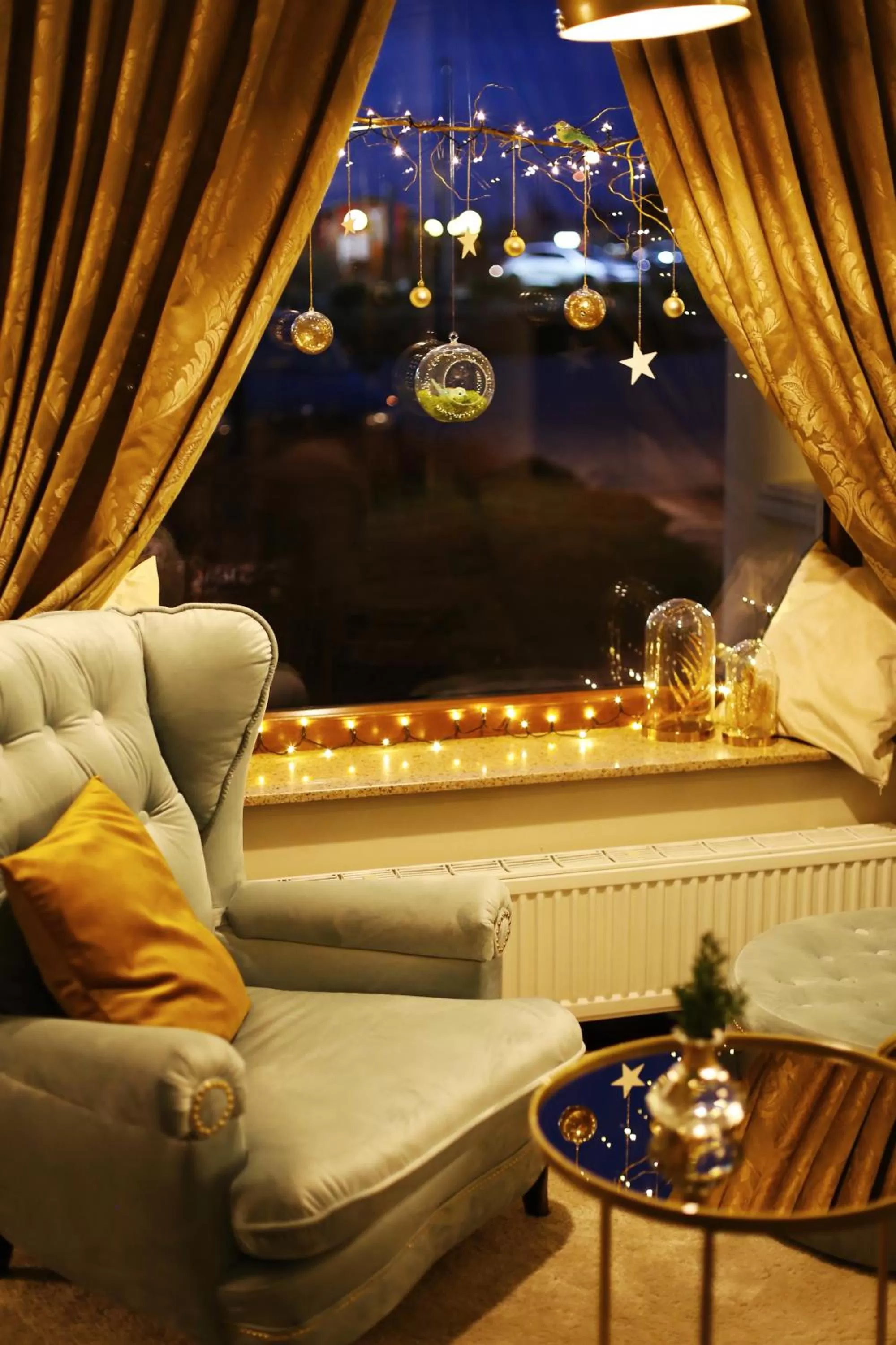 Night, Seating Area in Dworek