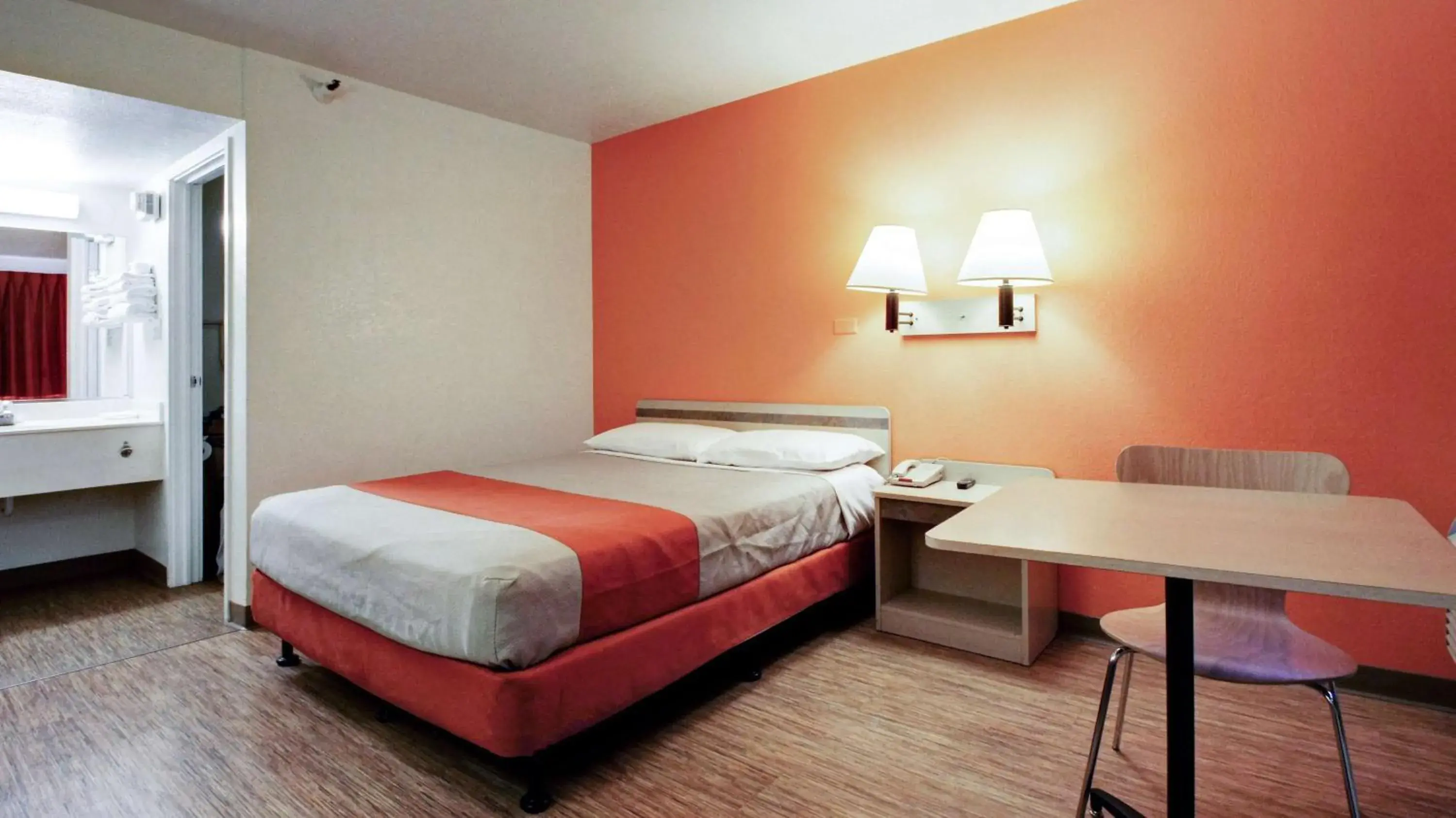 Queen Room in Motel 6-Woods Cross, UT - Salt Lake City - North Queen Room in Motel 6-Woods Cross, UT - Salt Lake City - North