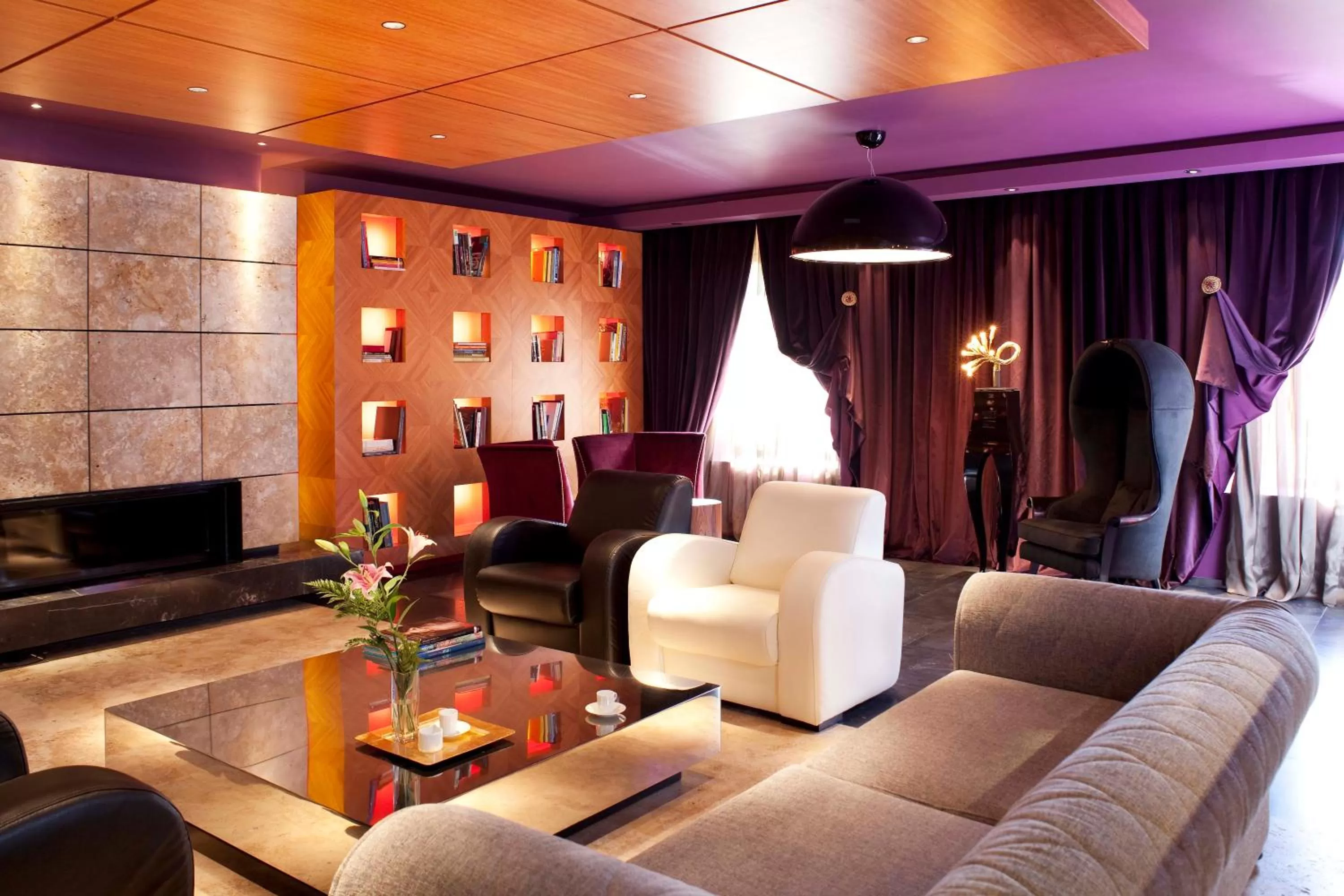 Library in Hotel AF Pesquera