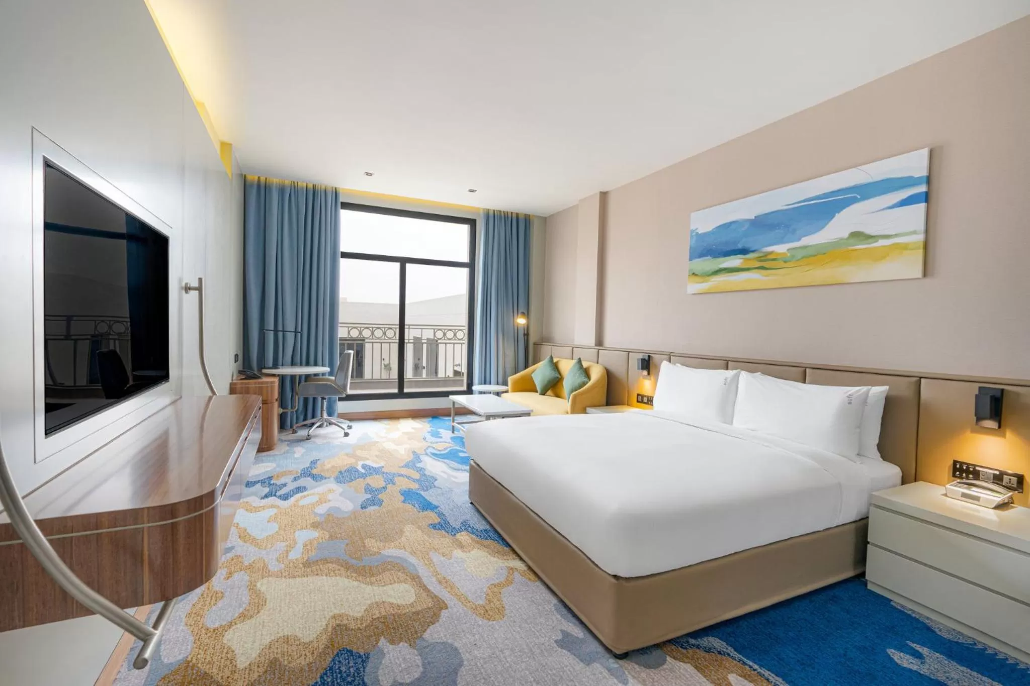 Photo of the whole room, Bed in Holiday Inn Riyadh The Business District by IHG