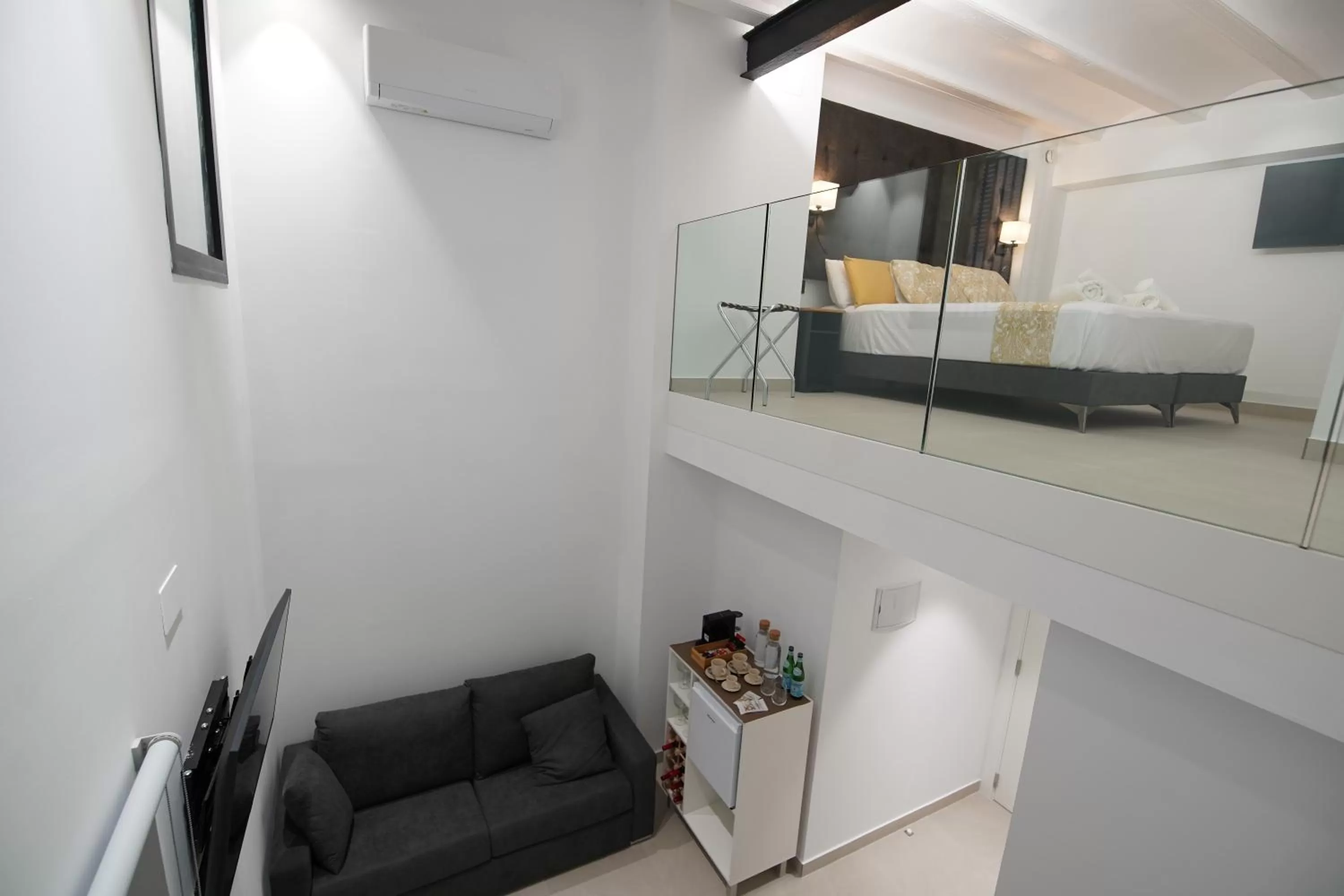 TV and multimedia in BET Apartments - Suites Puerto Valencia