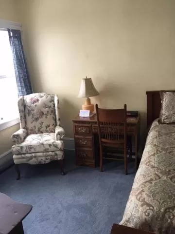 Bedroom, Bed in Victorian Charm Inn