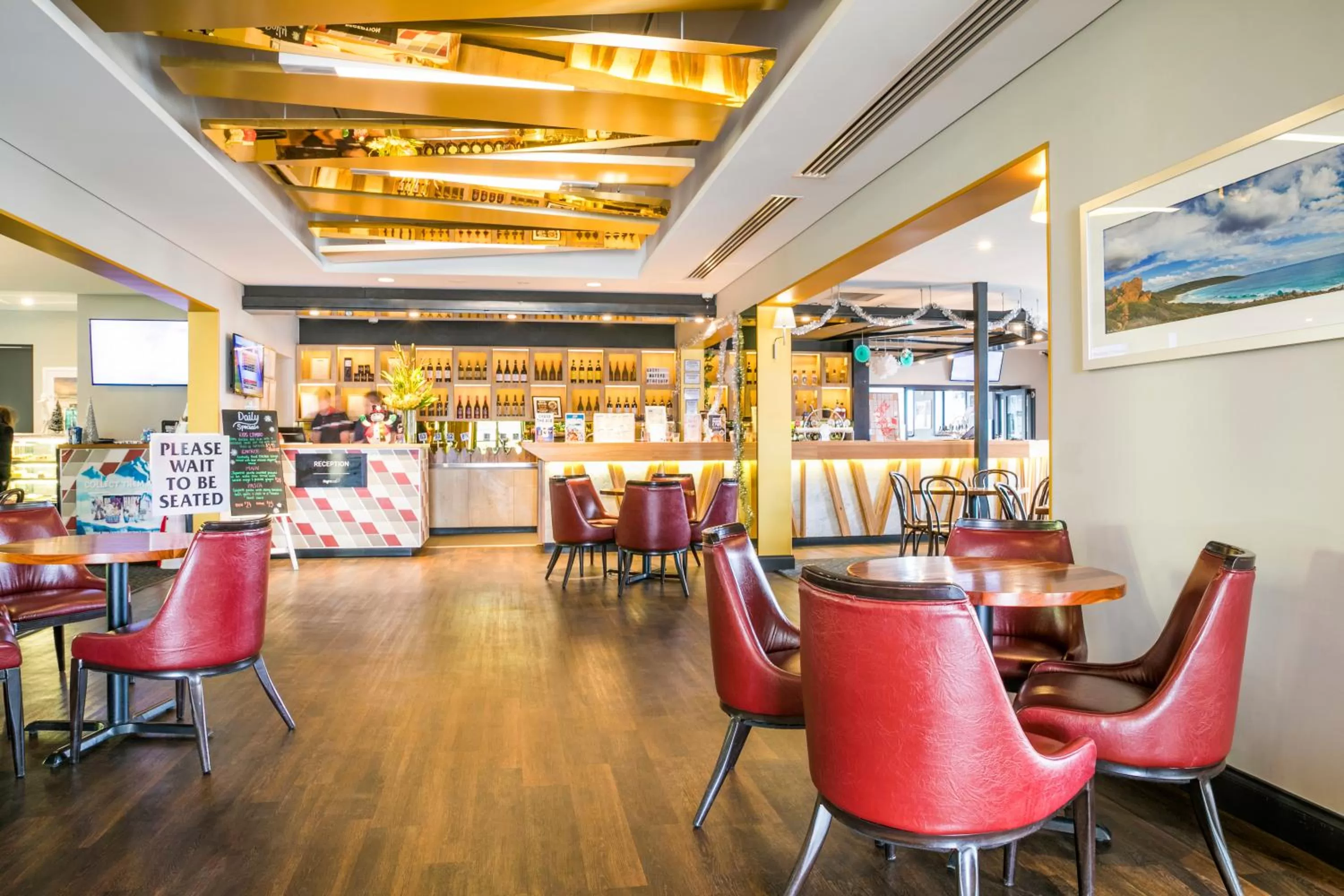 Lunch in Nightcap at the Ship Inn