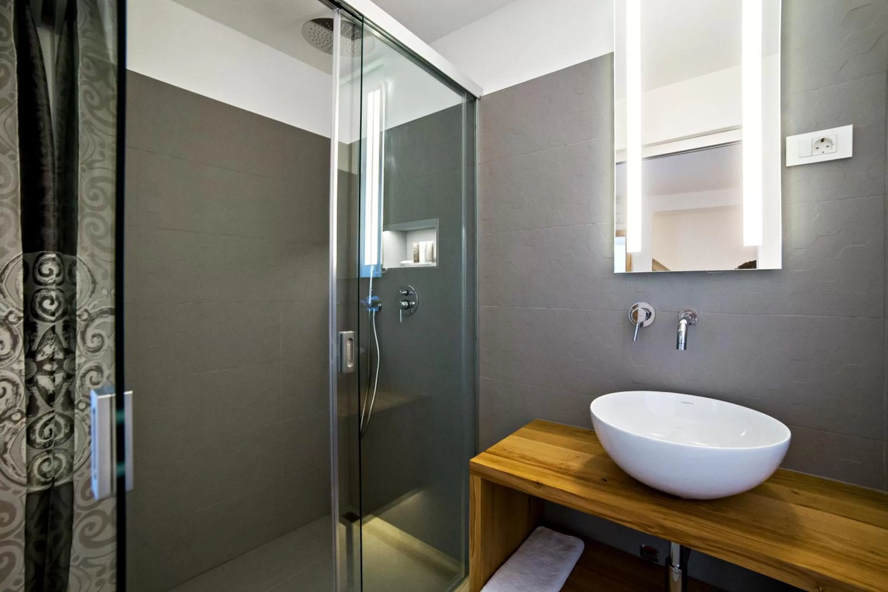 Bathroom in MEMENTO B&B Piran