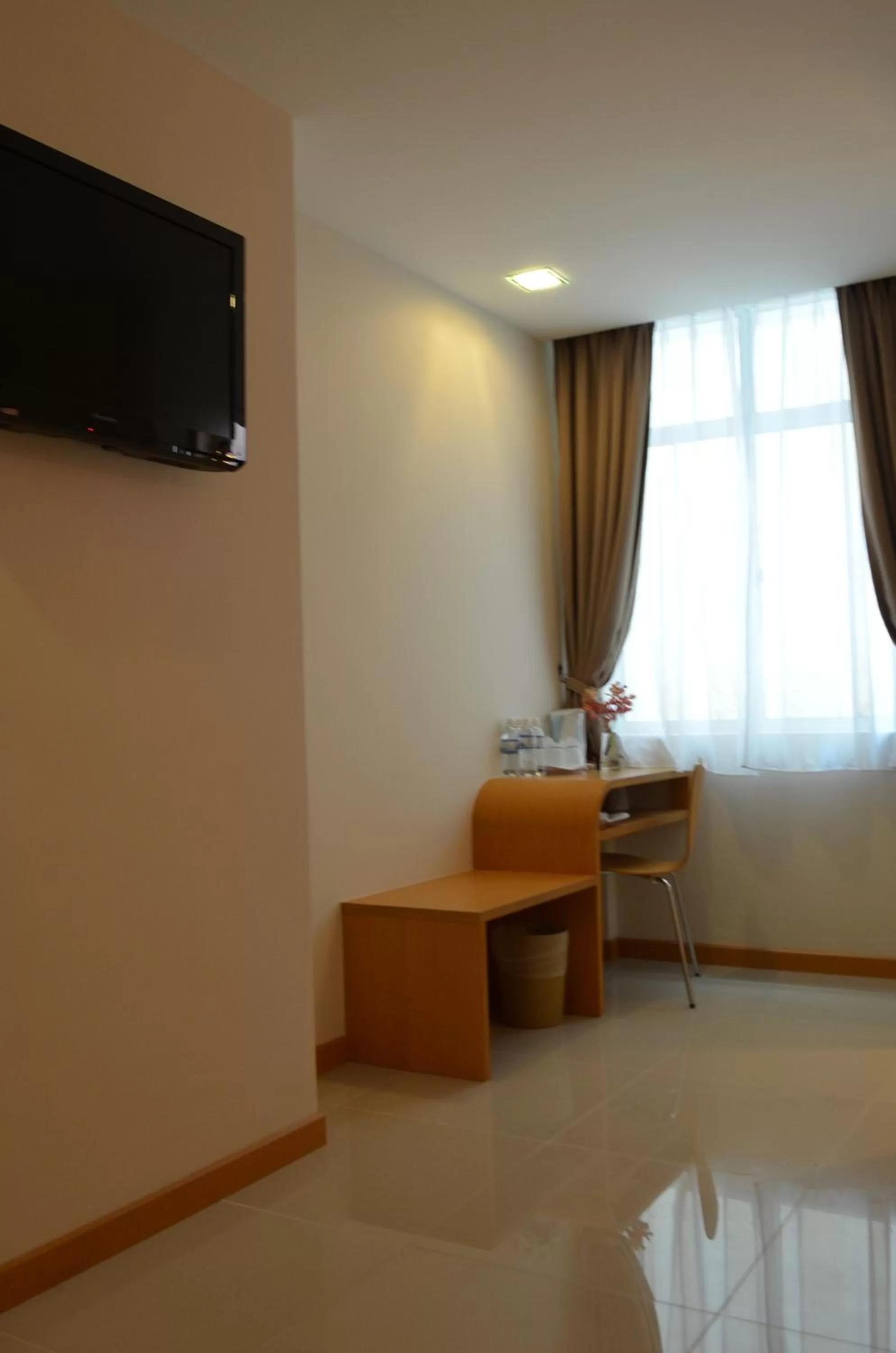 TV and multimedia, Bed in Hotel Asia